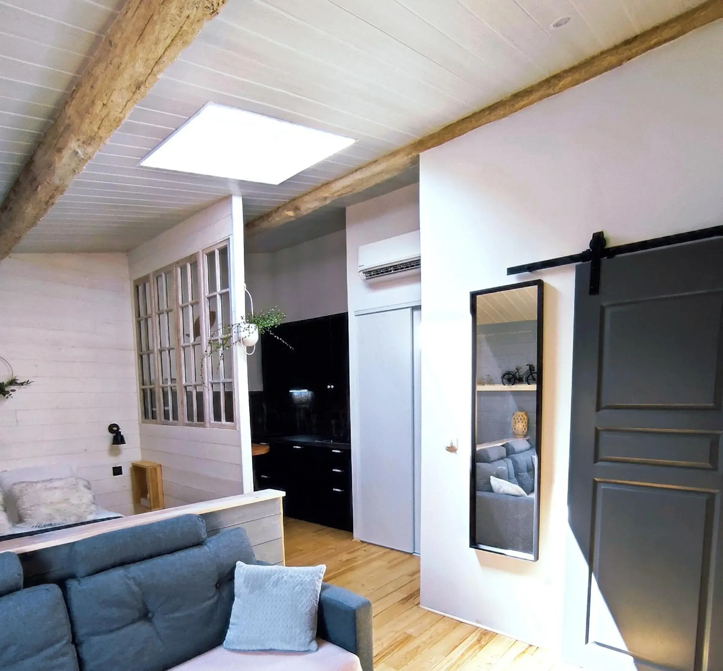 Studio avec douche et cuisine - single occupancy in Appartement Lila Studio avec douche et cuisine - single occupancy in Appartement Lila