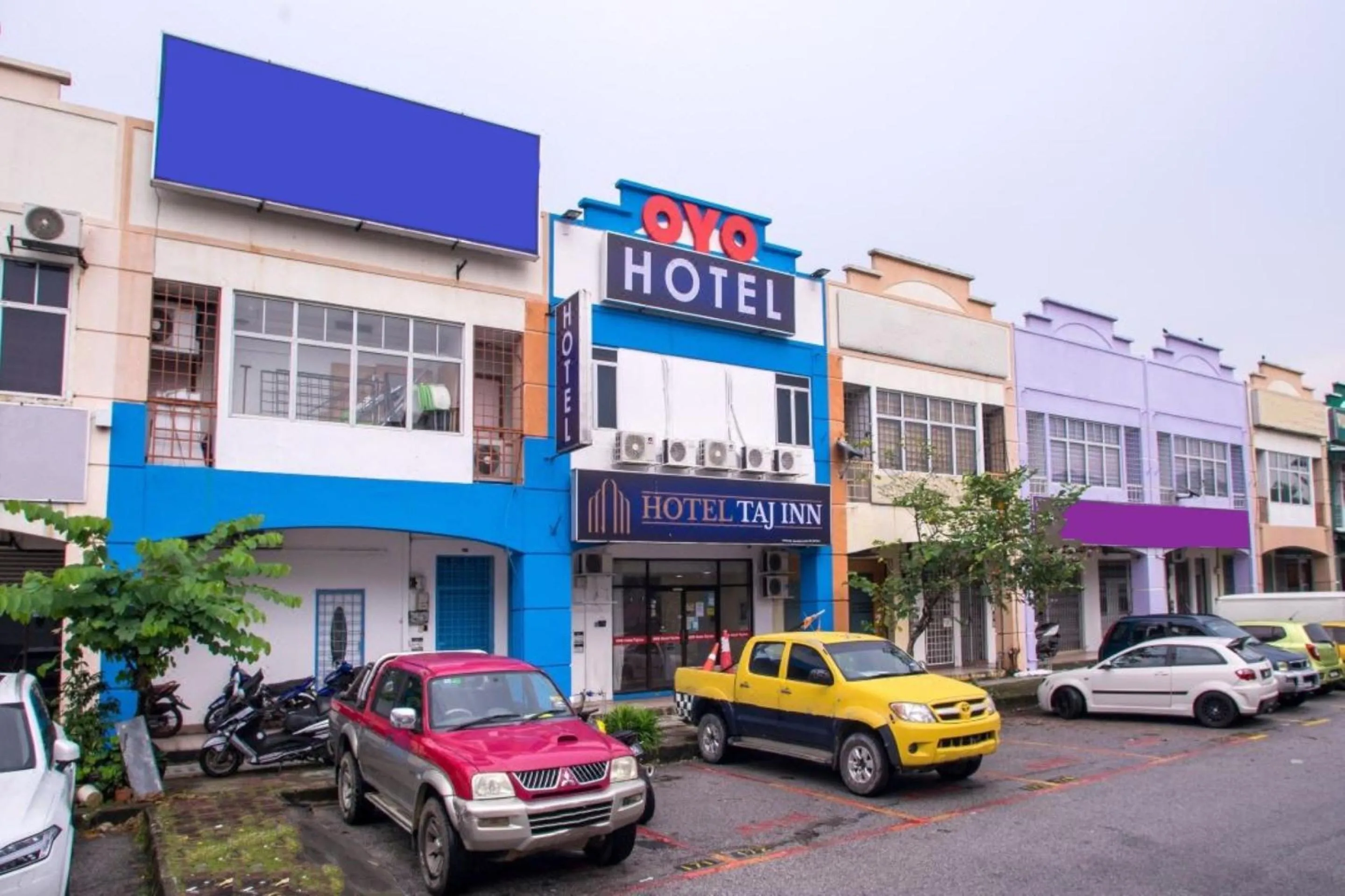 Facade/entrance in Hotel O Taj (seksyen 13)