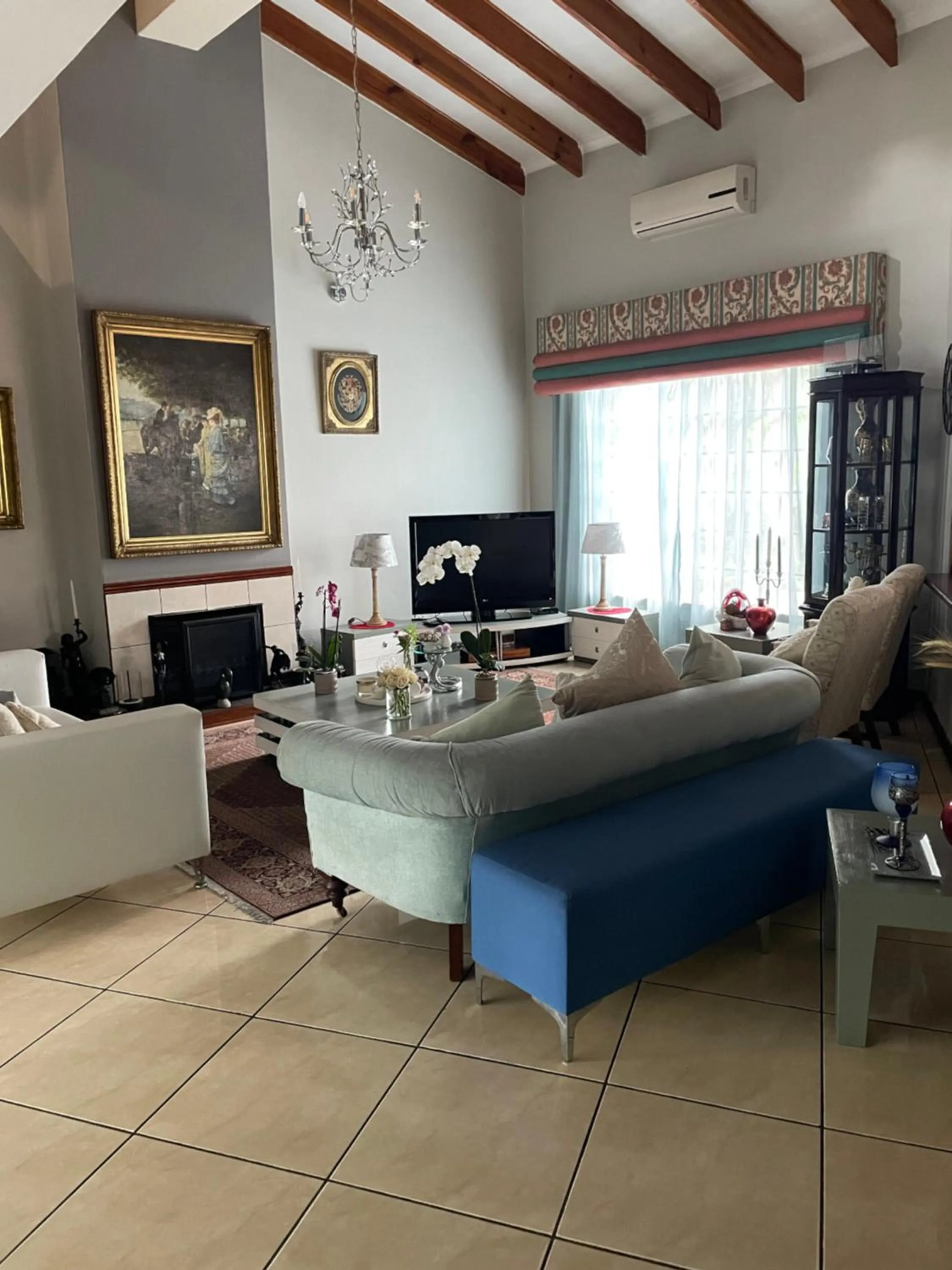 Living room in Marion Lodge