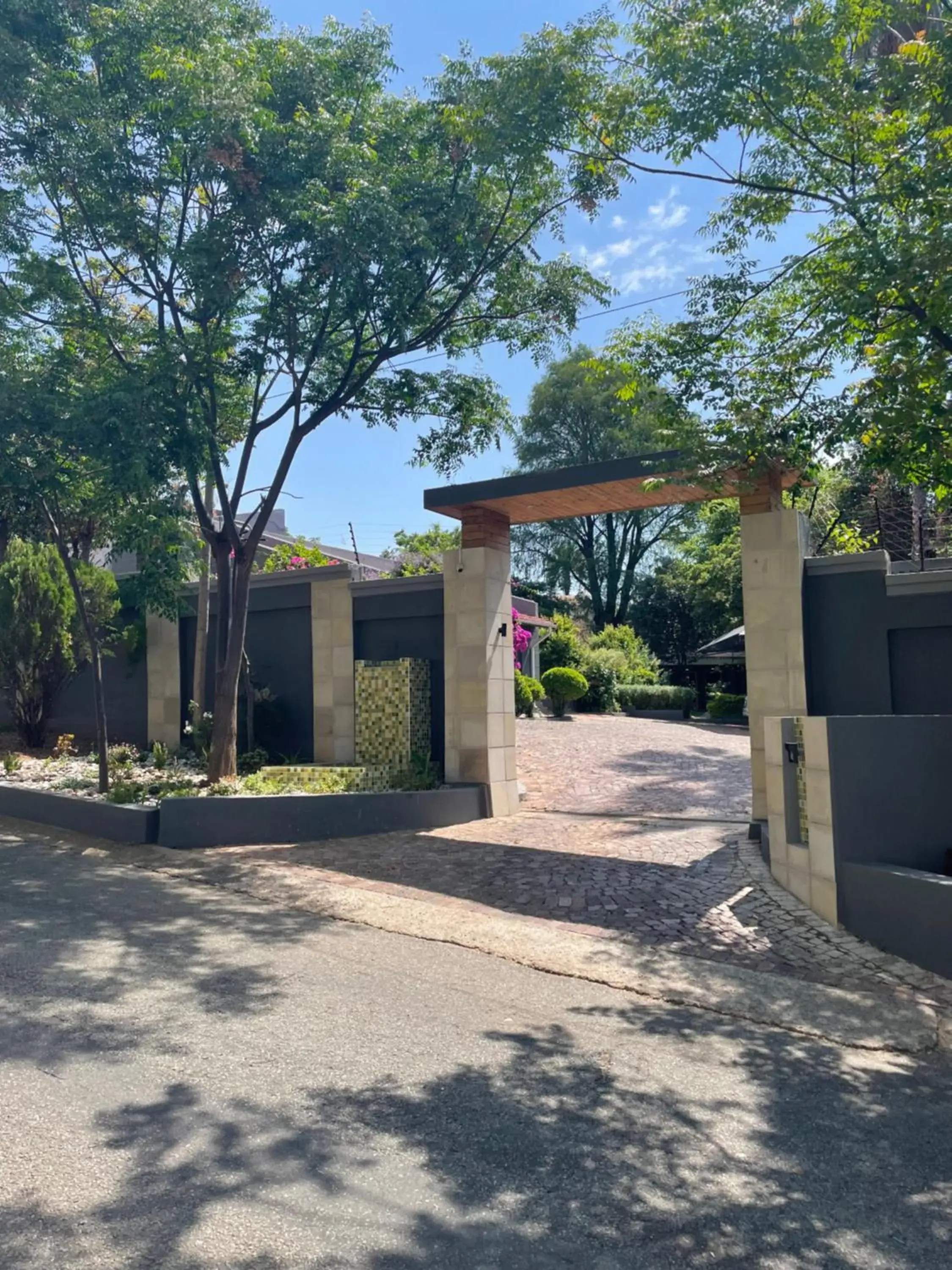 Property building in Marion Lodge Property building in Marion Lodge