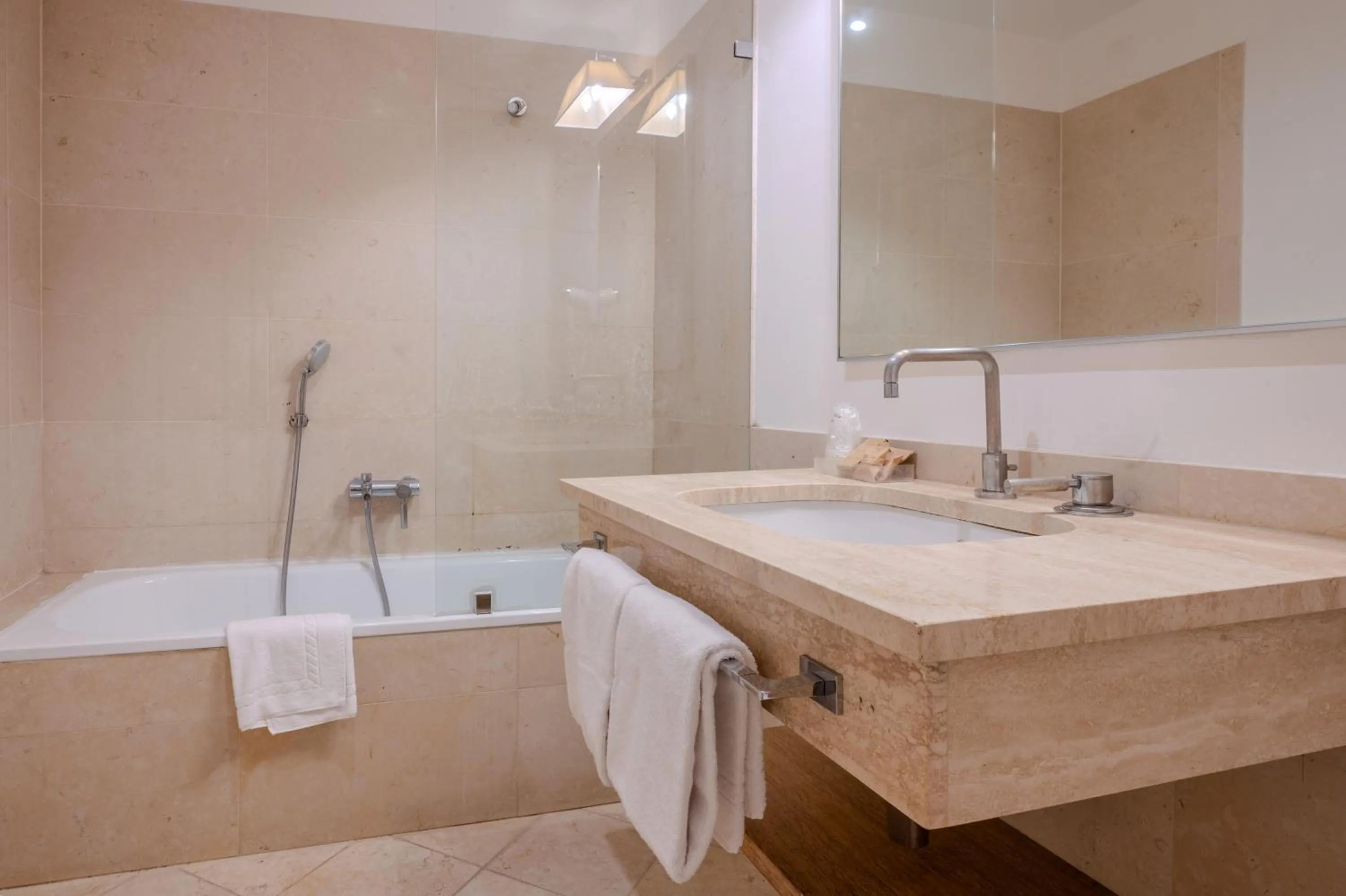 Bath in Relais Villa Il Palagio