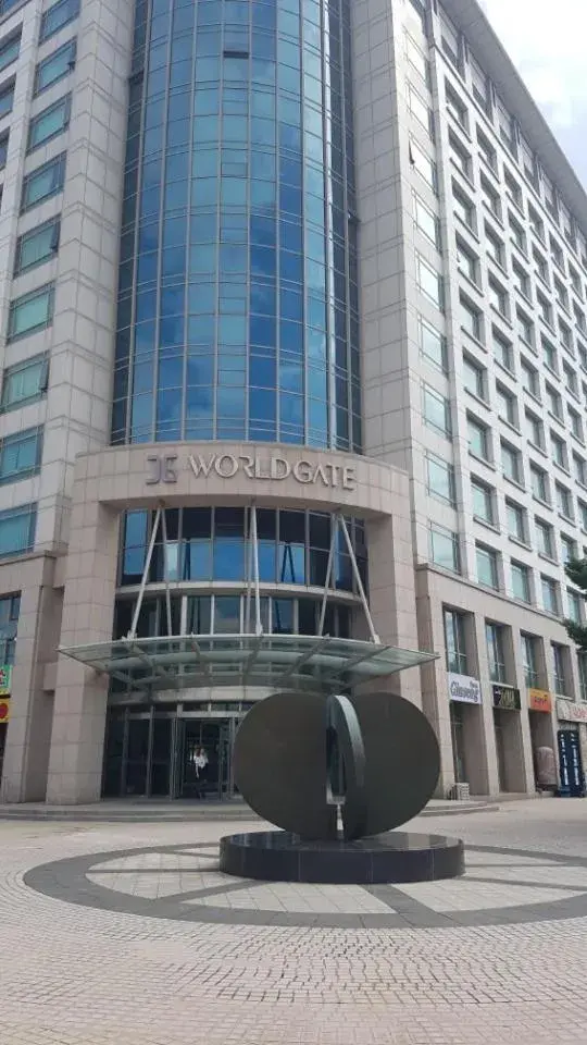 Facade/entrance in Incheon Airport Gogo House Facade/entrance in Incheon Airport Gogo House