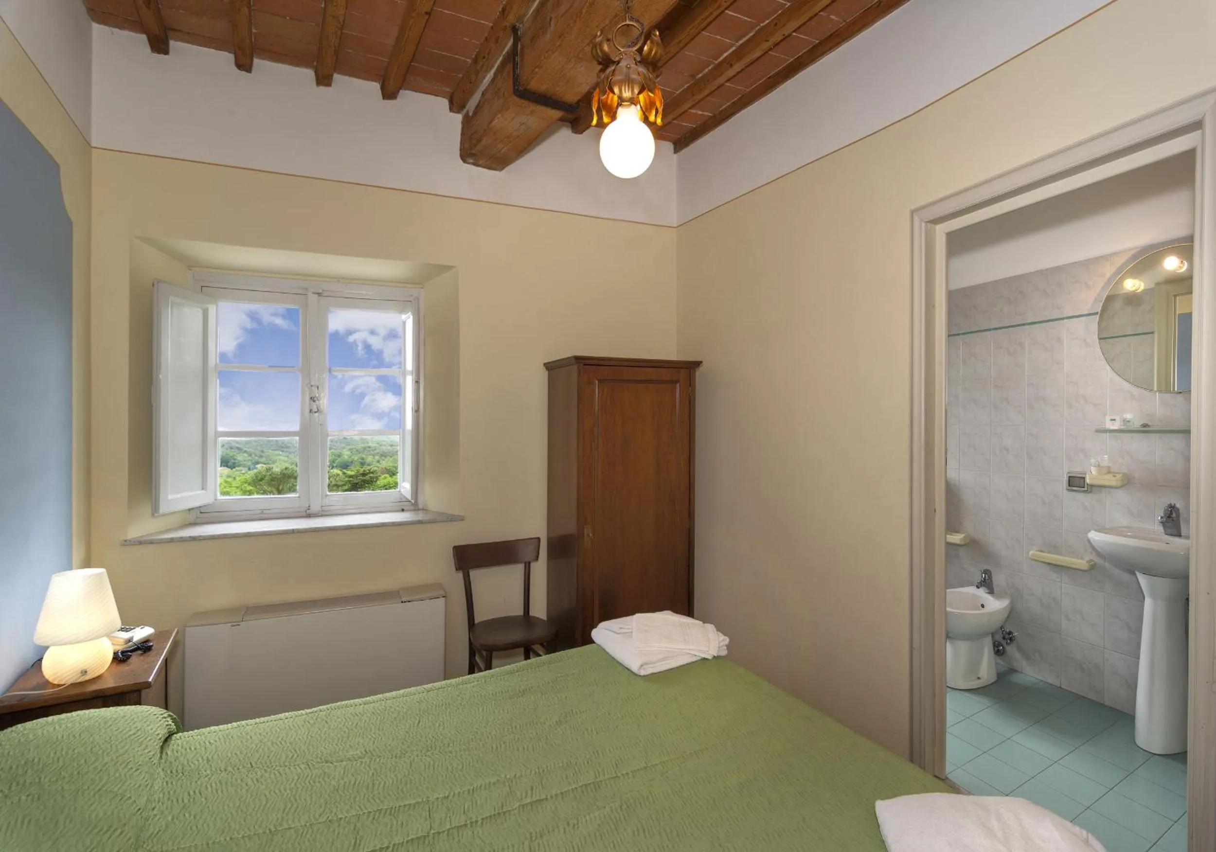 Bed in Casa Diocesana di Lucca