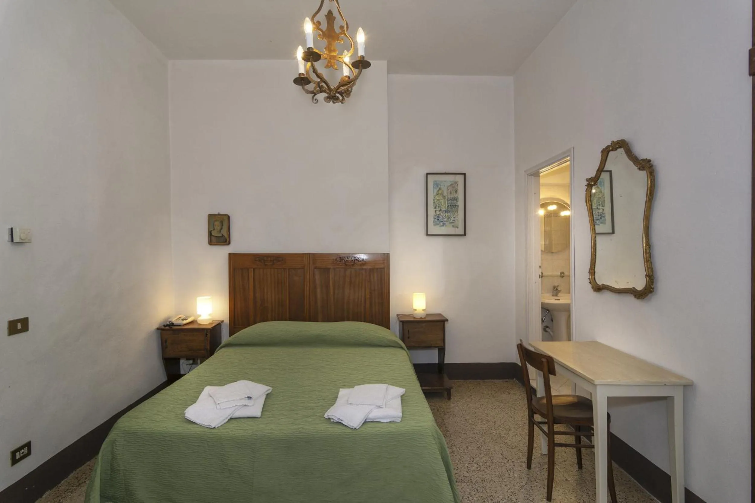 Bed in Casa Diocesana di Lucca