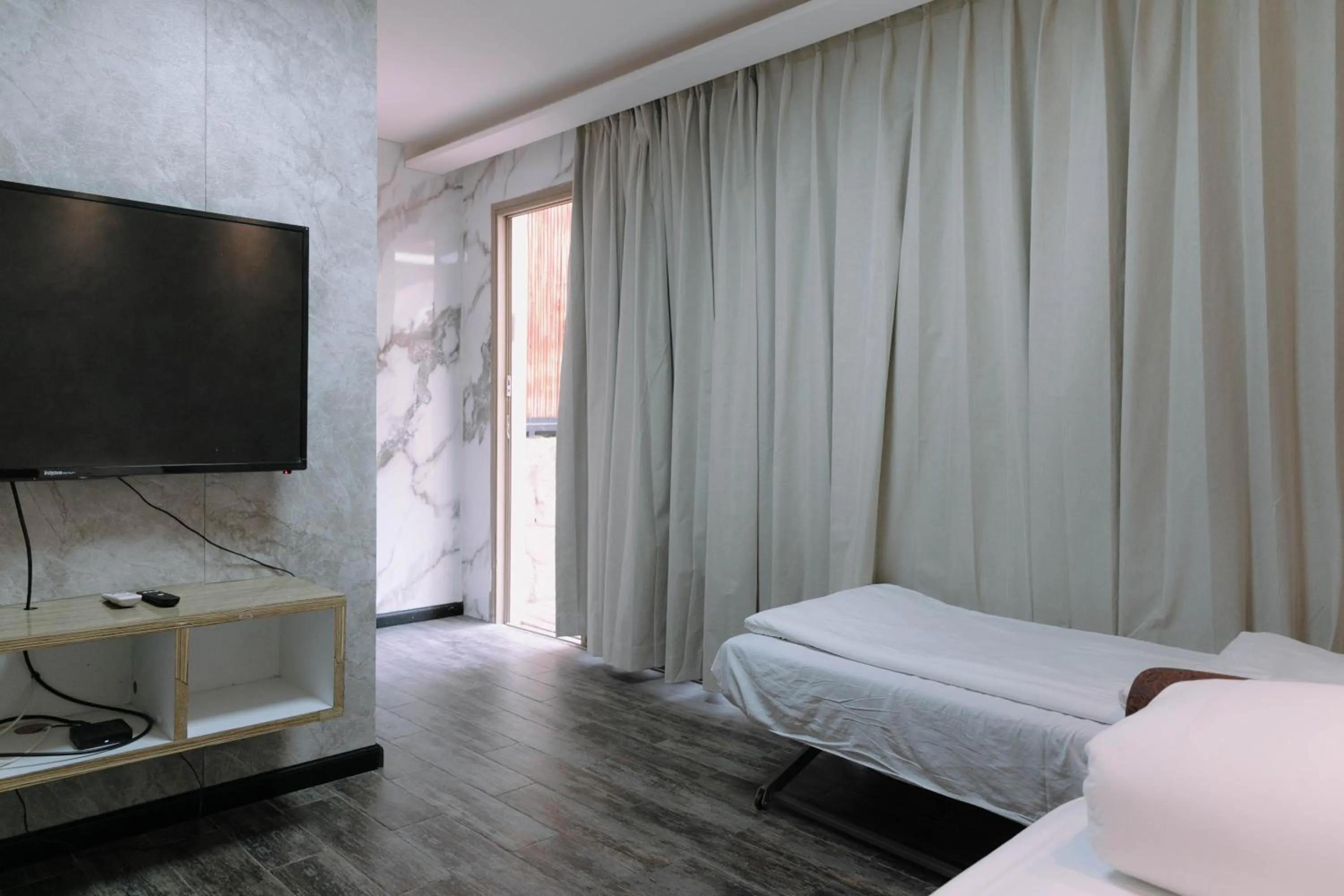 Bed in Rich apartments renovated & with modern design