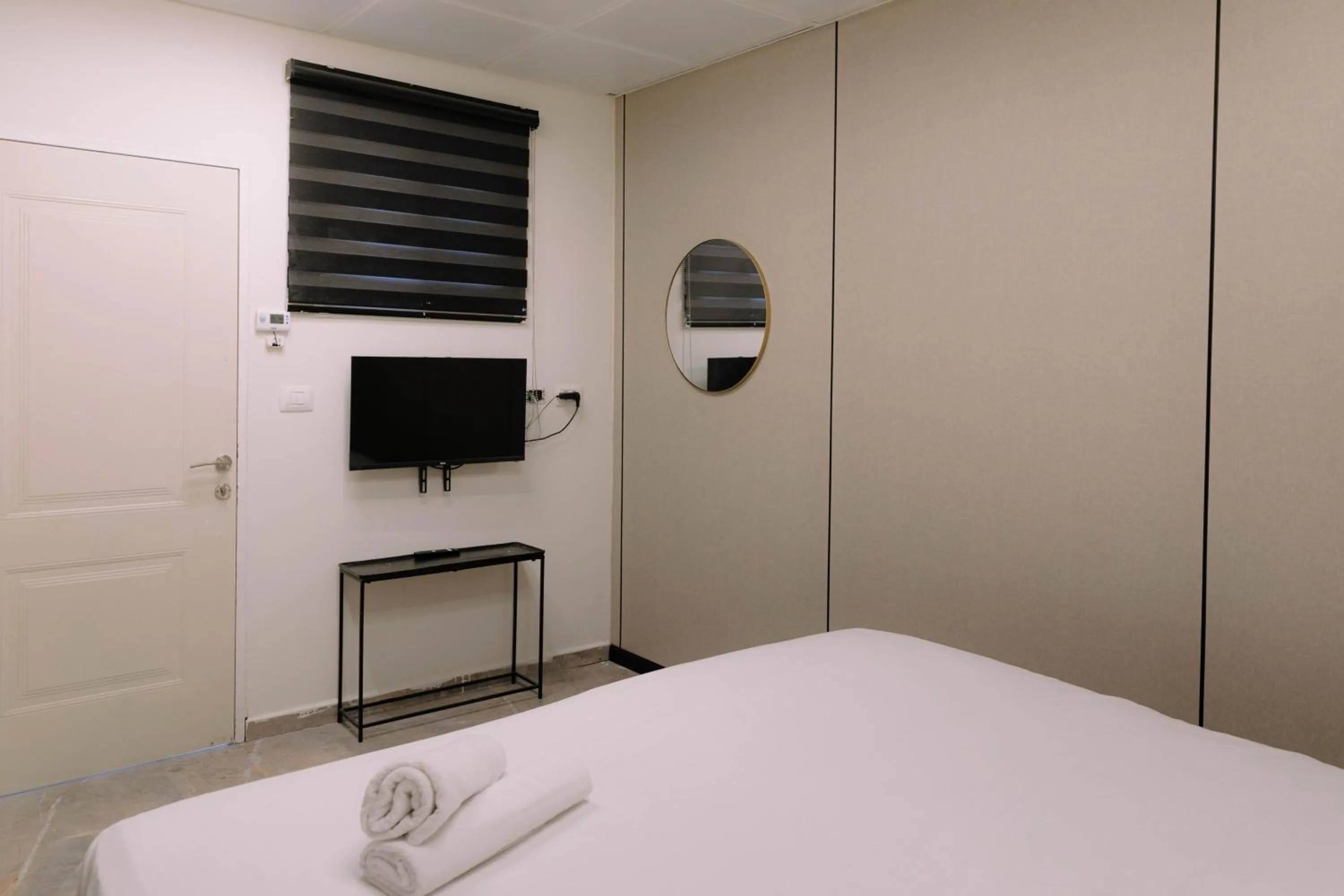 Bed in Rich apartments renovated & with modern design