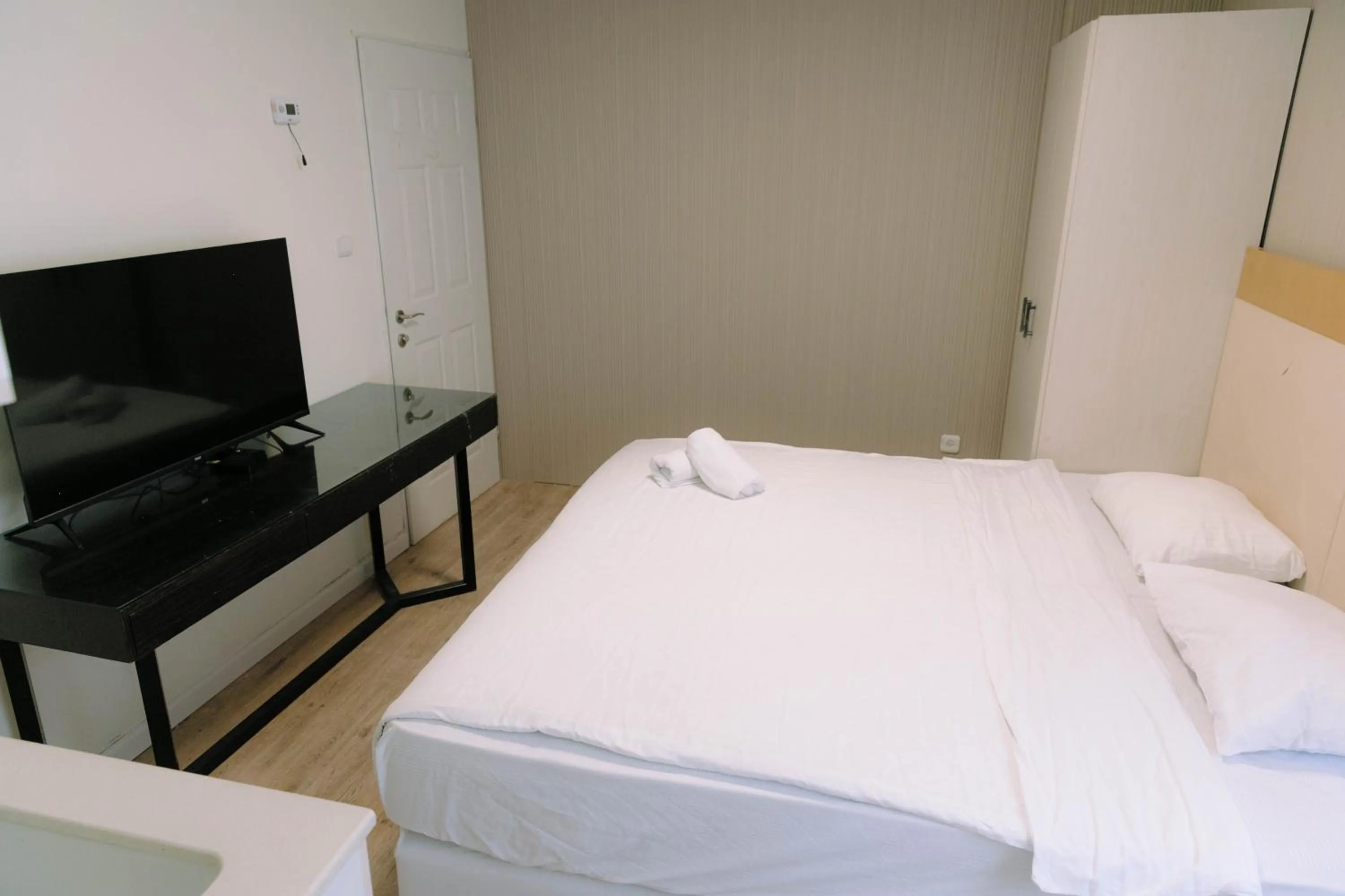 Bed in Rich apartments renovated & with modern design