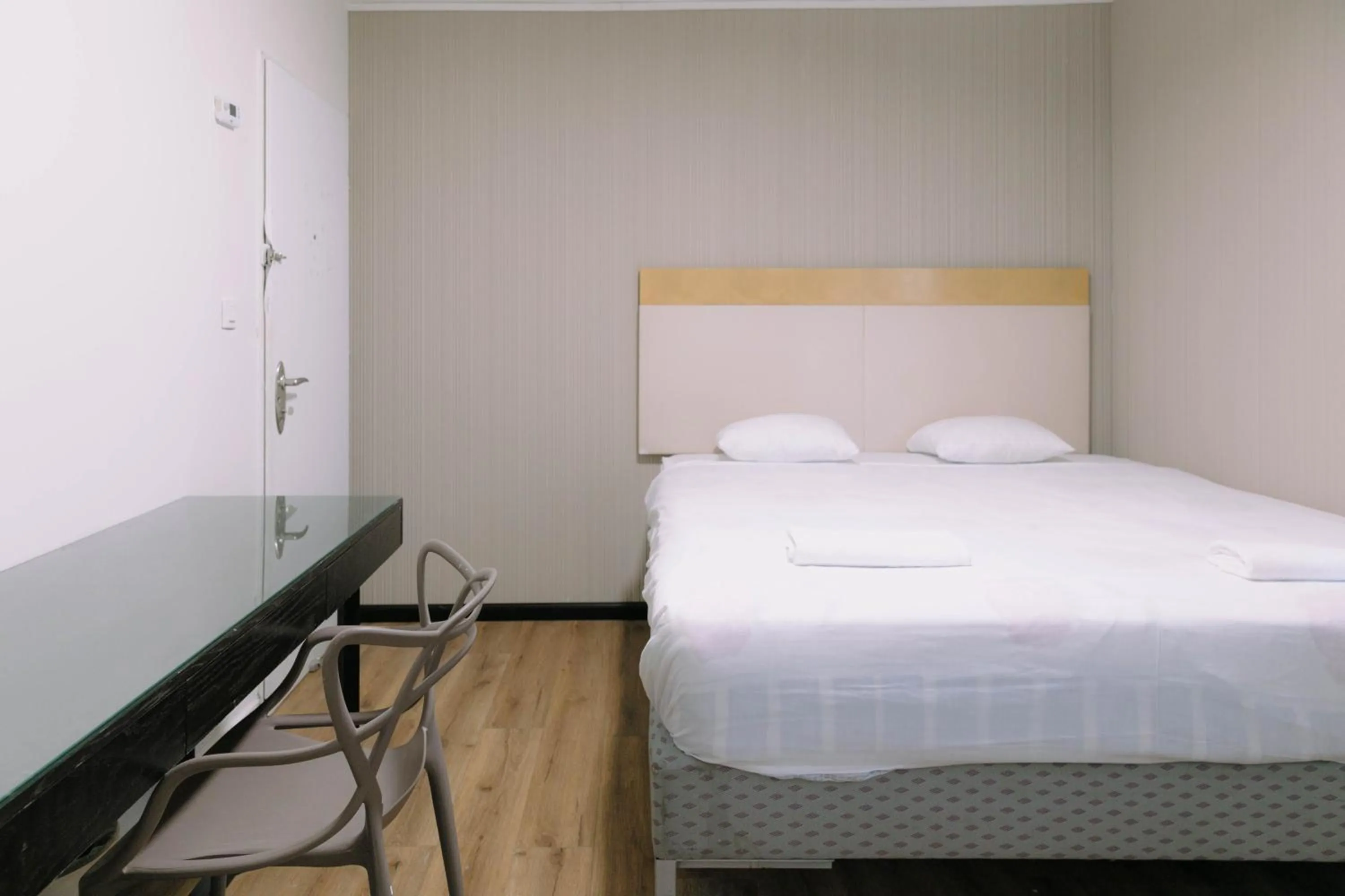 Bed in Rich apartments renovated & with modern design