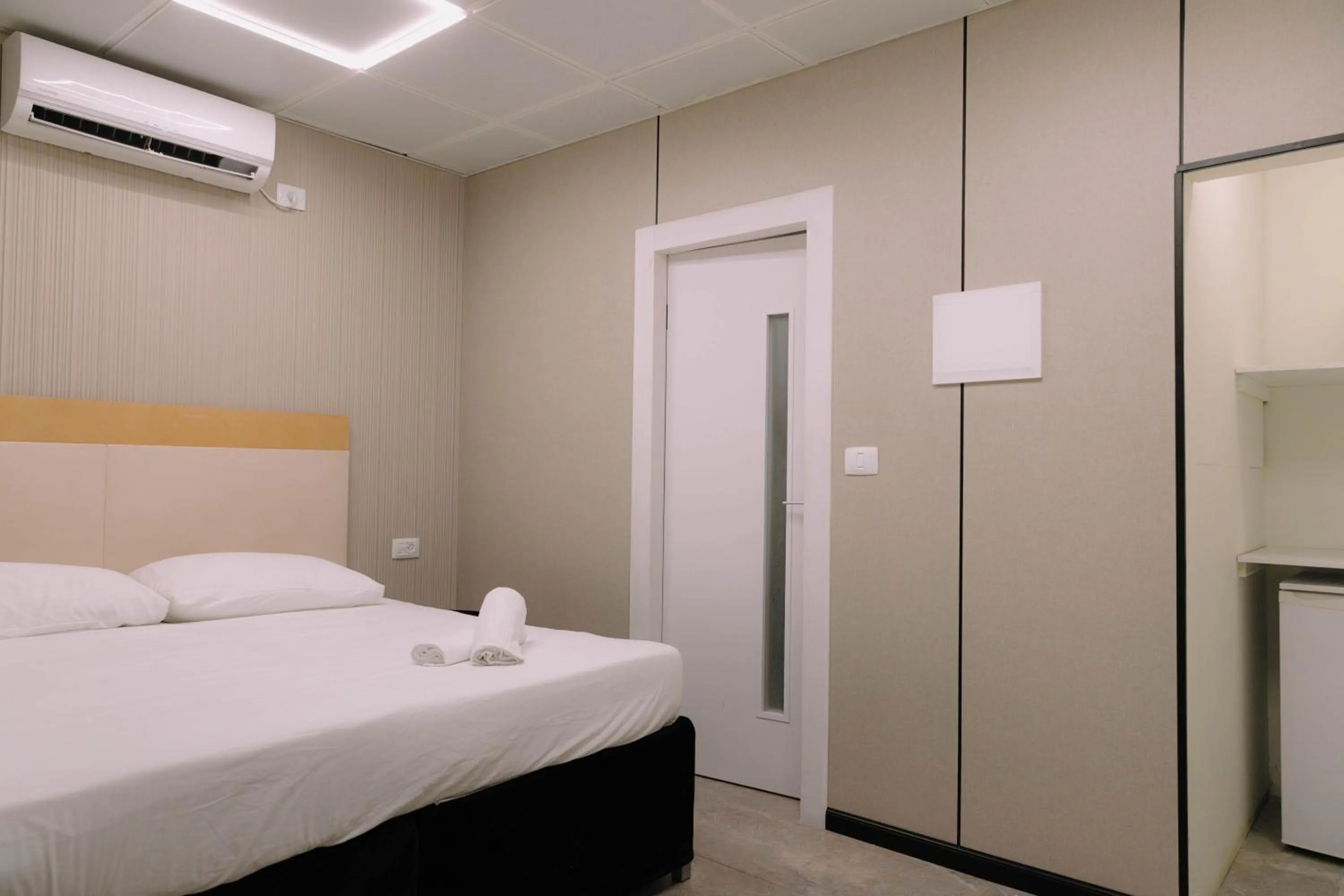 Bed in Rich apartments renovated & with modern design