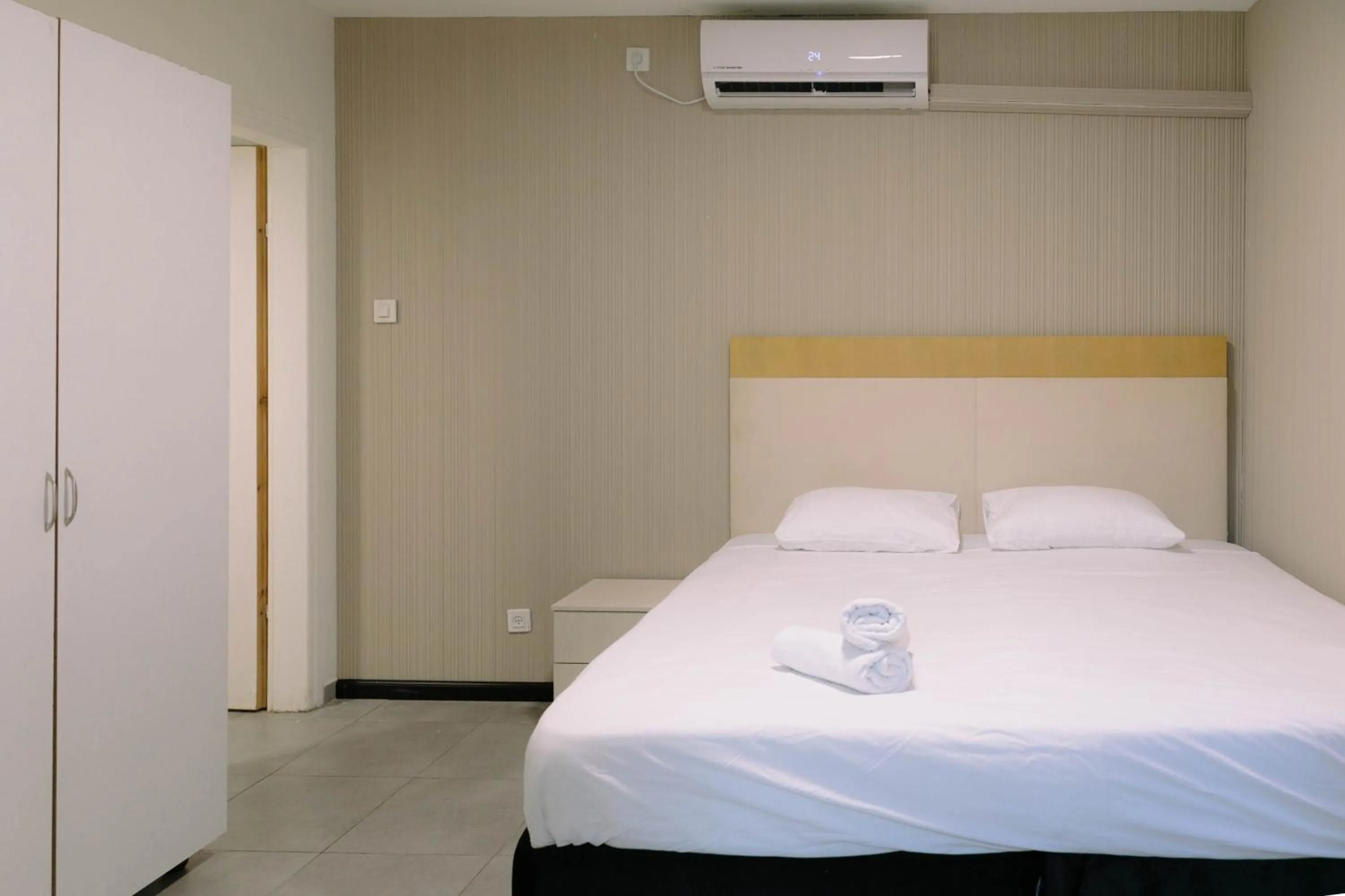 Bed in Rich apartments renovated & with modern design