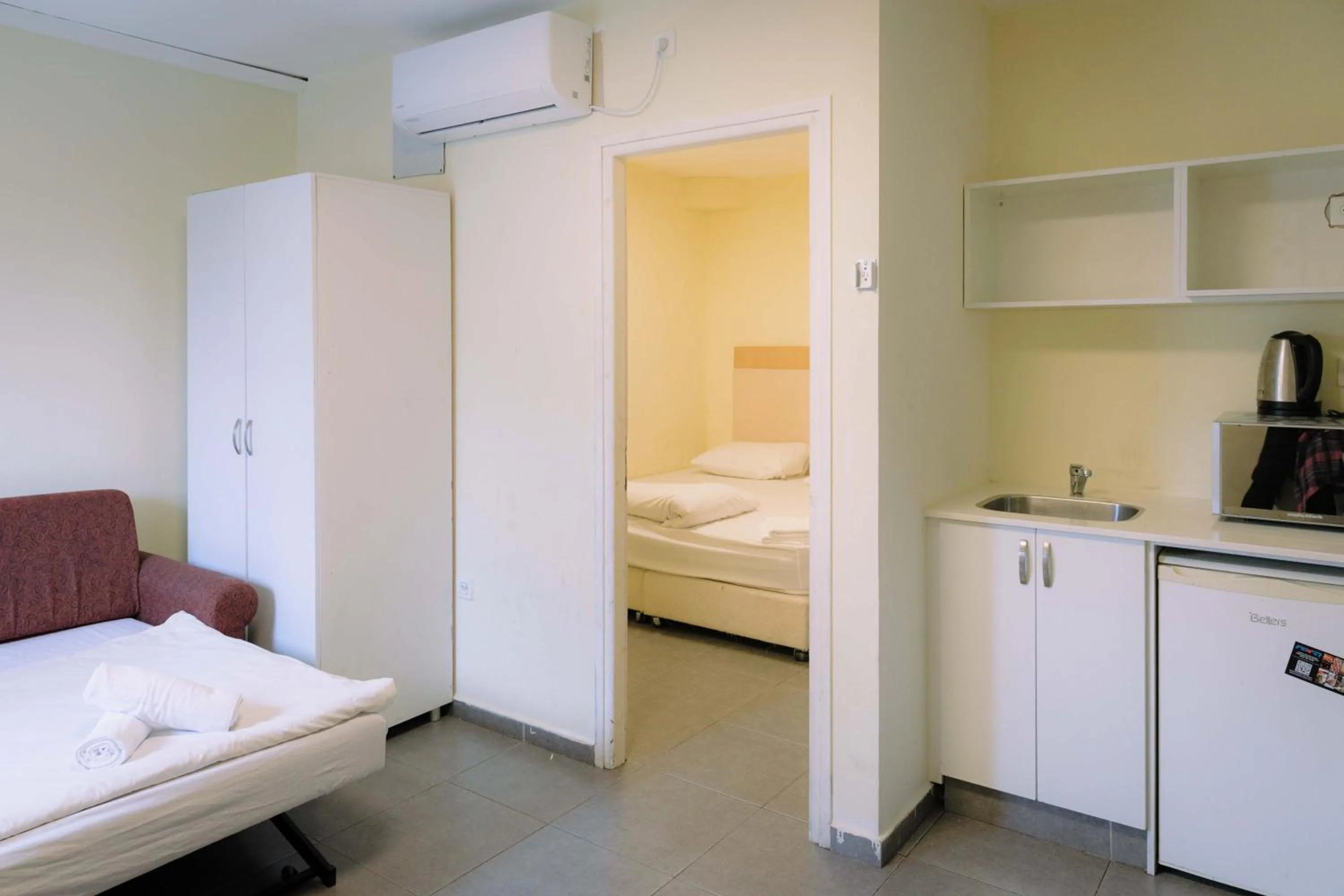 Bed in Rich apartments renovated & with modern design