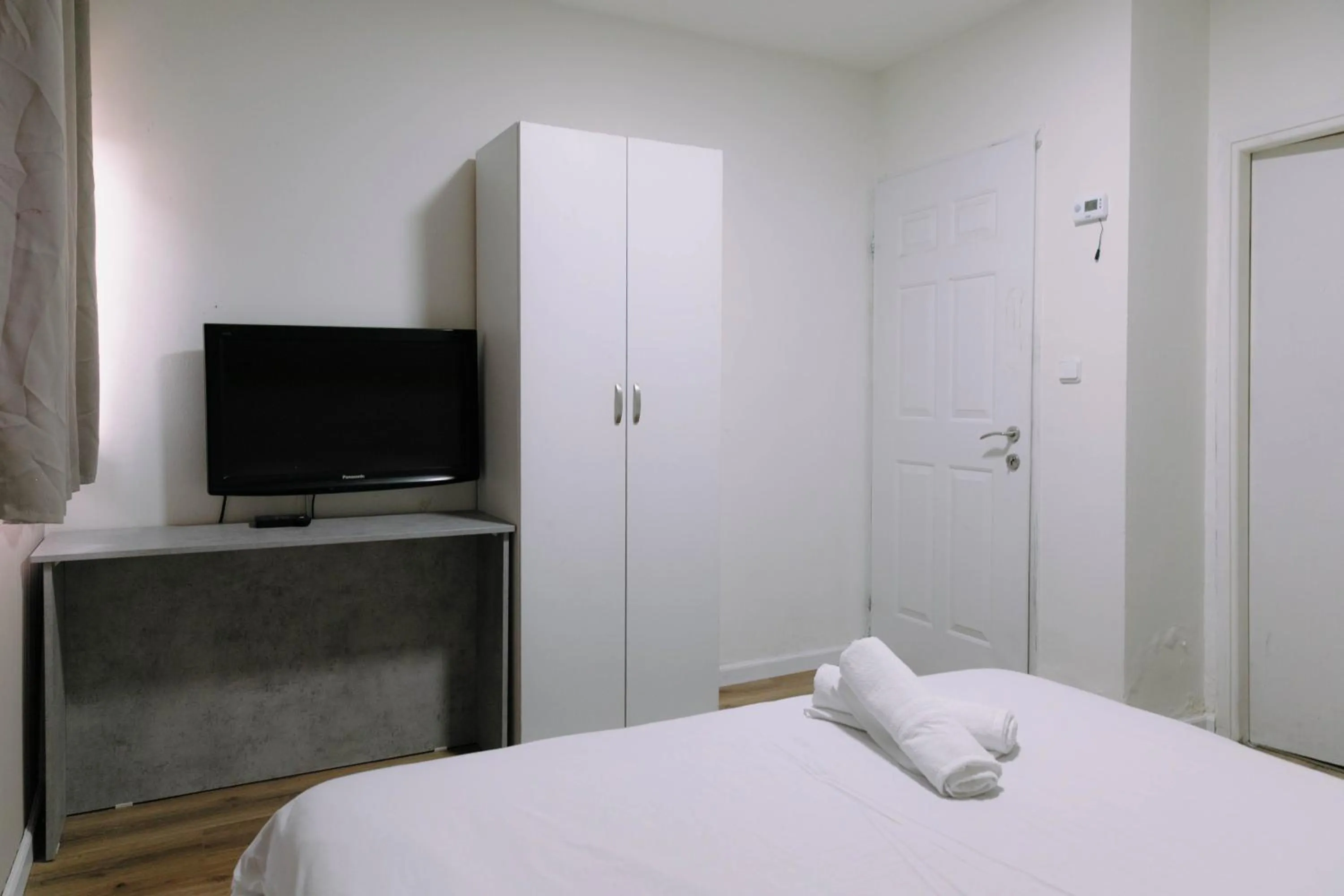 Bed in Rich apartments renovated & with modern design