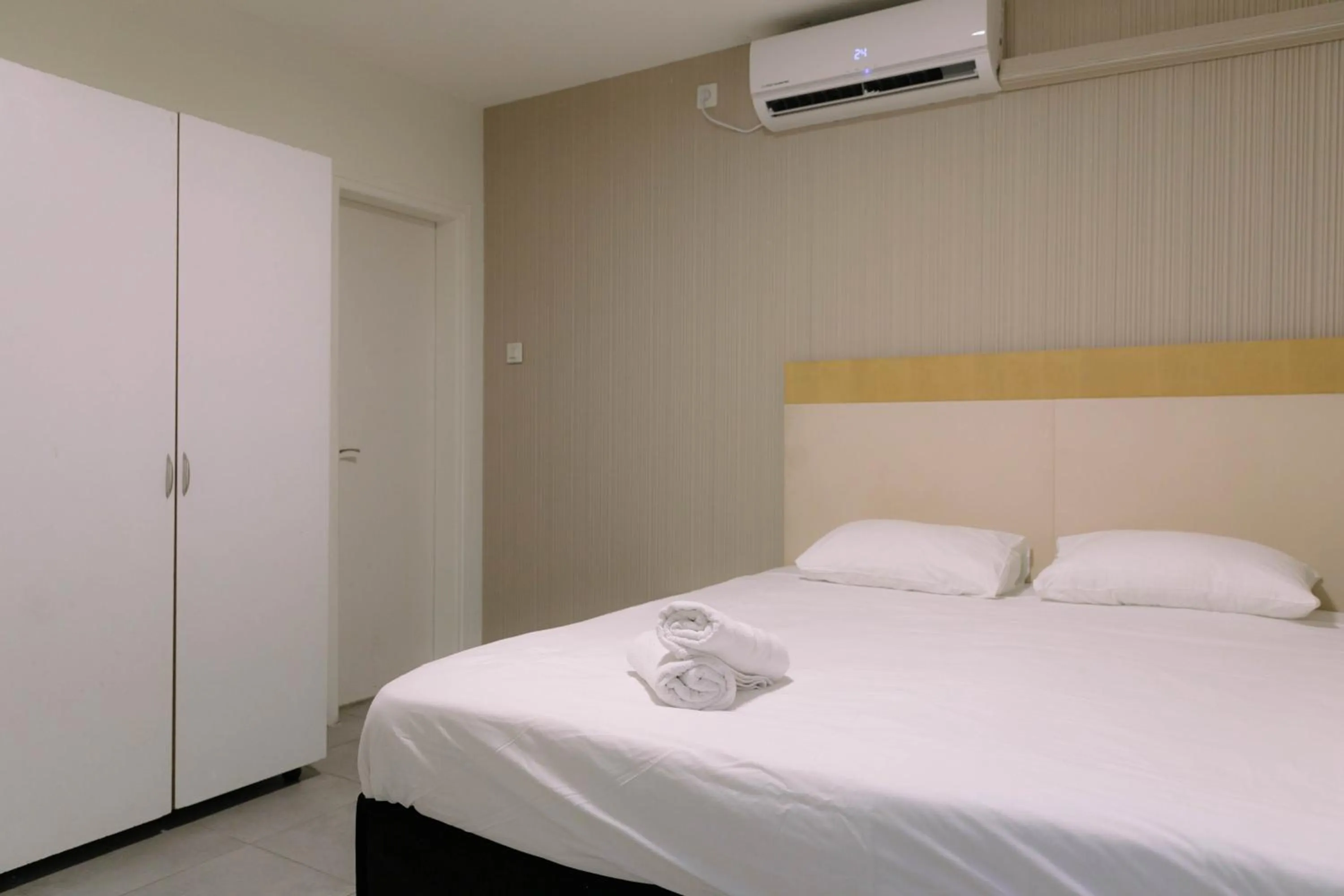 Bed in Rich apartments renovated & with modern design