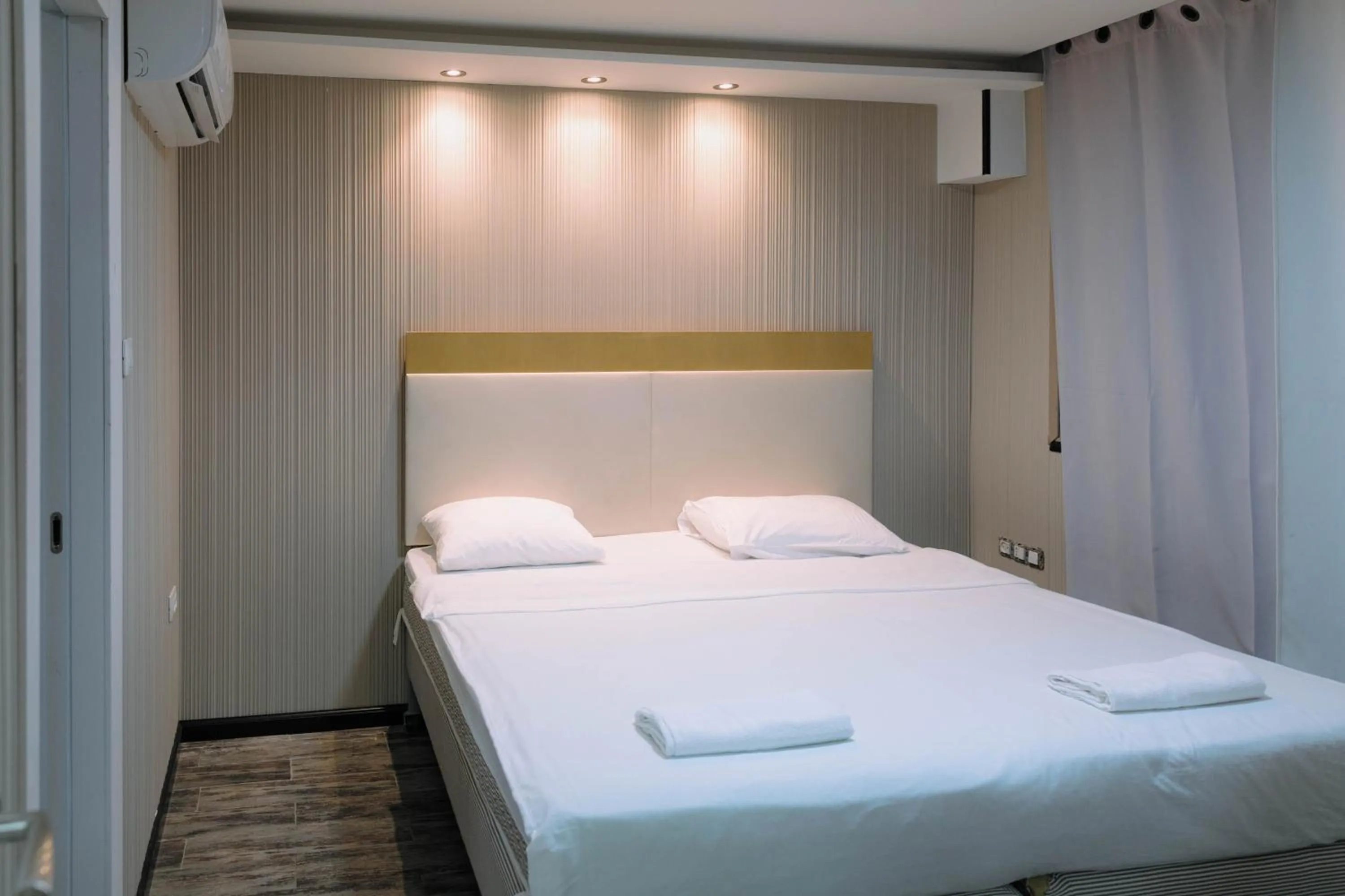 Bed in Rich apartments renovated & with modern design