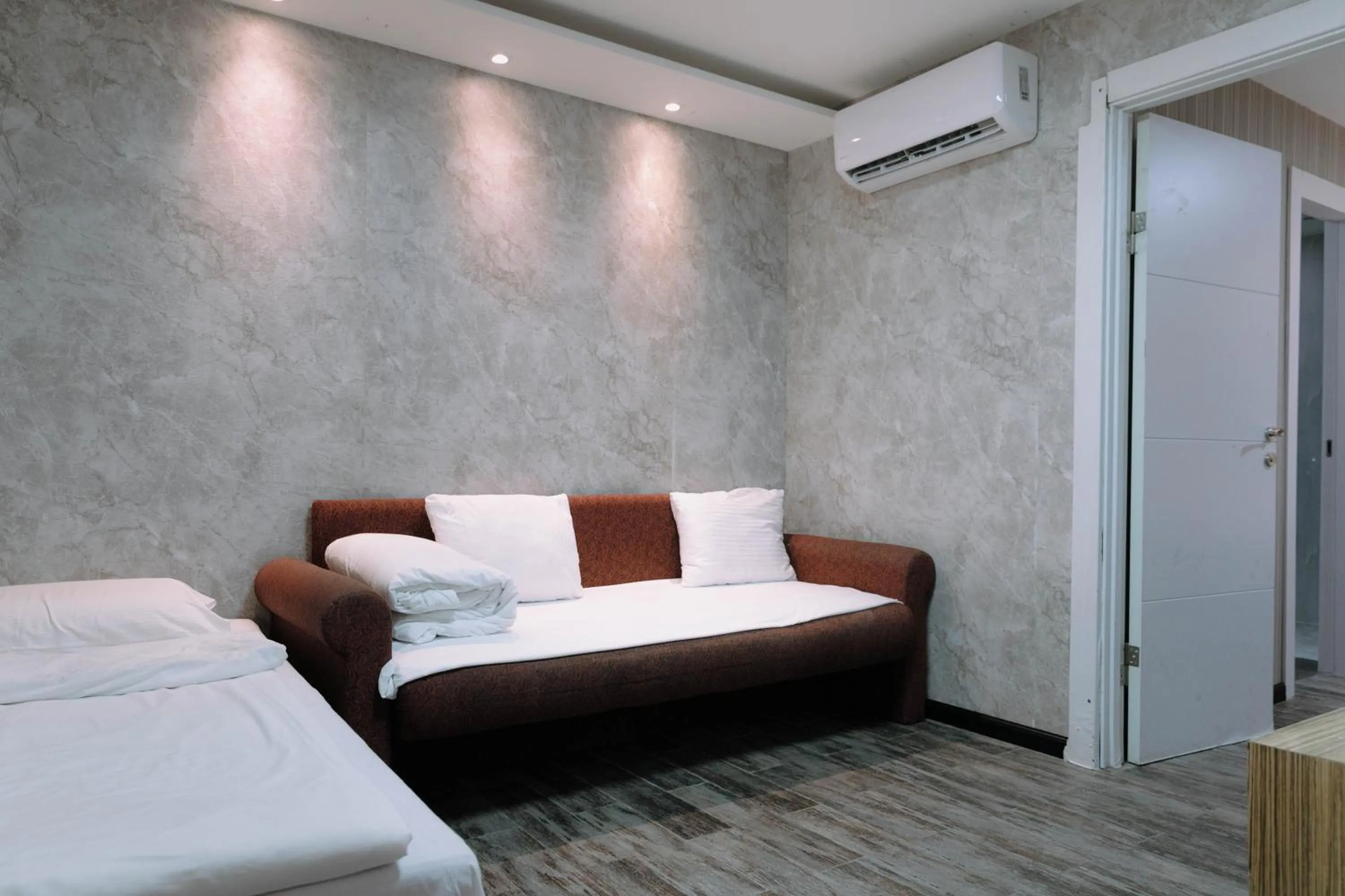 Bed in Rich apartments renovated & with modern design