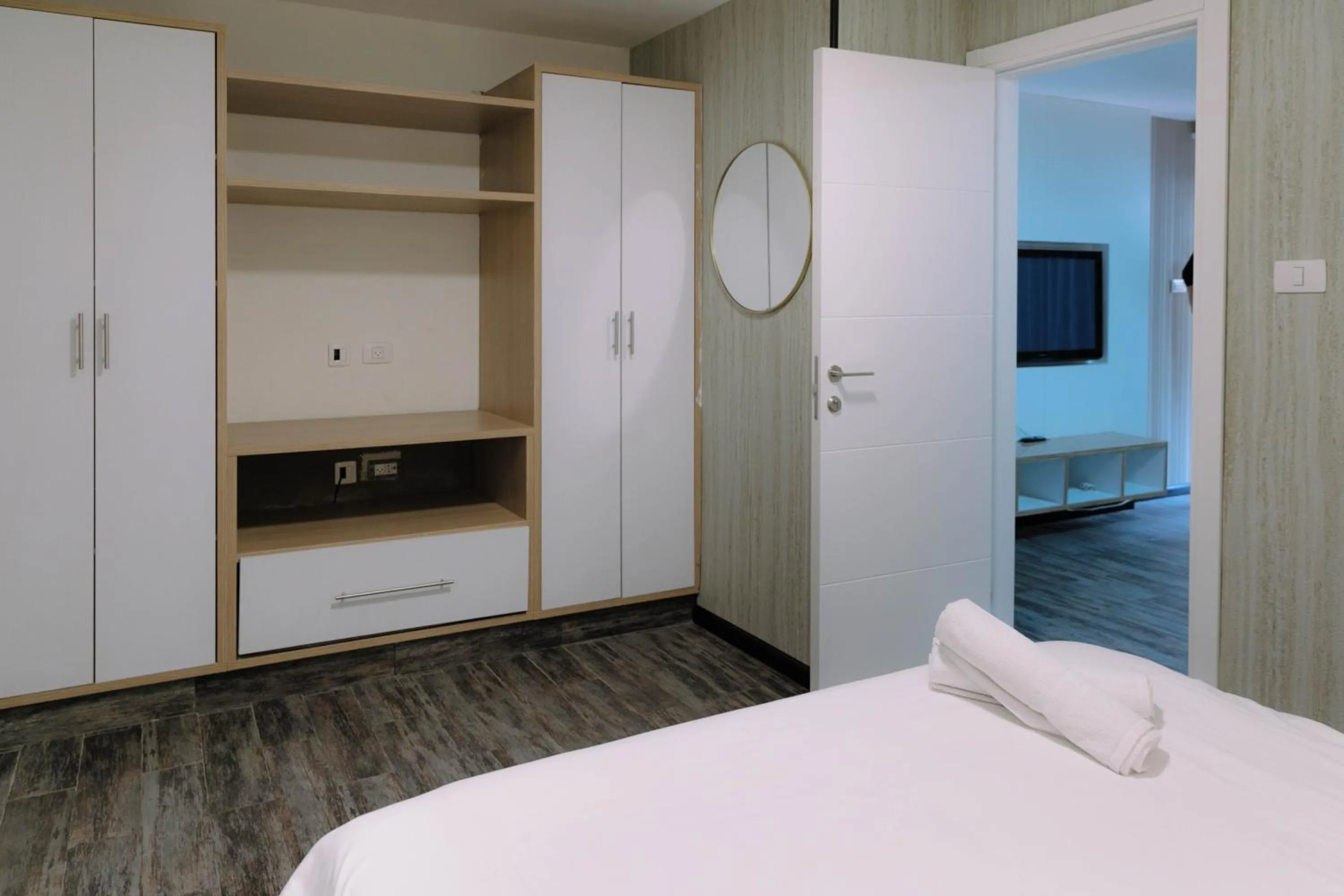 Bed in Rich apartments renovated & with modern design