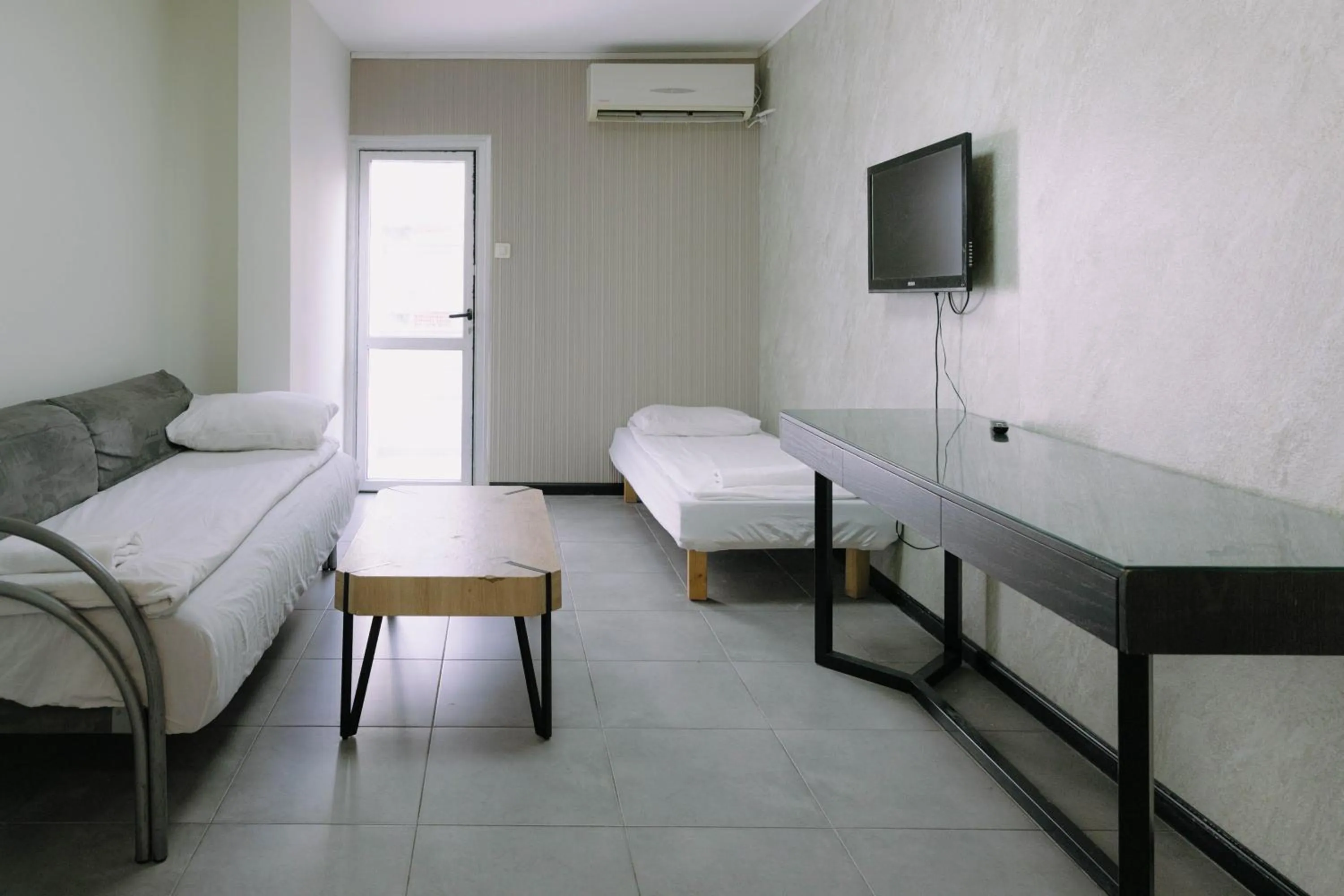 Bed in Rich apartments renovated & with modern design