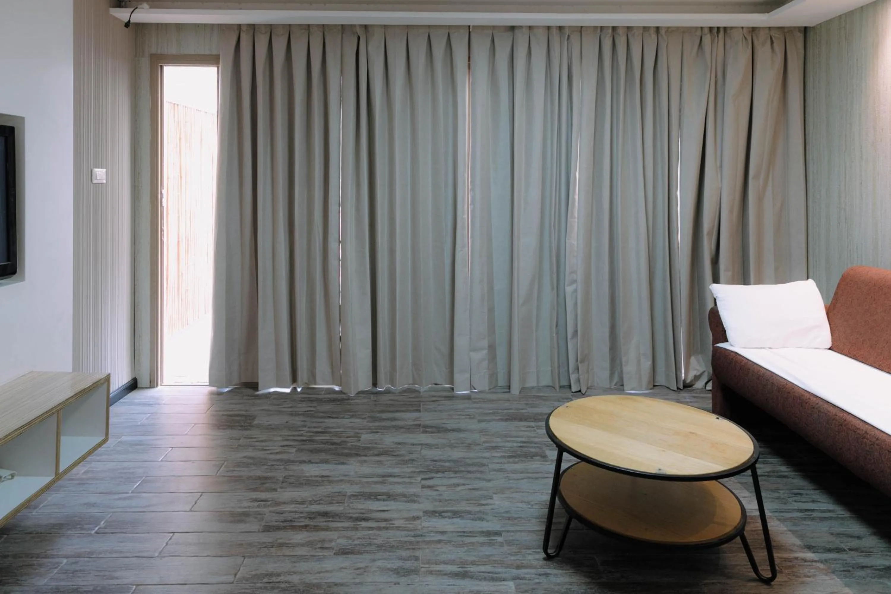 Bed in Rich apartments renovated & with modern design