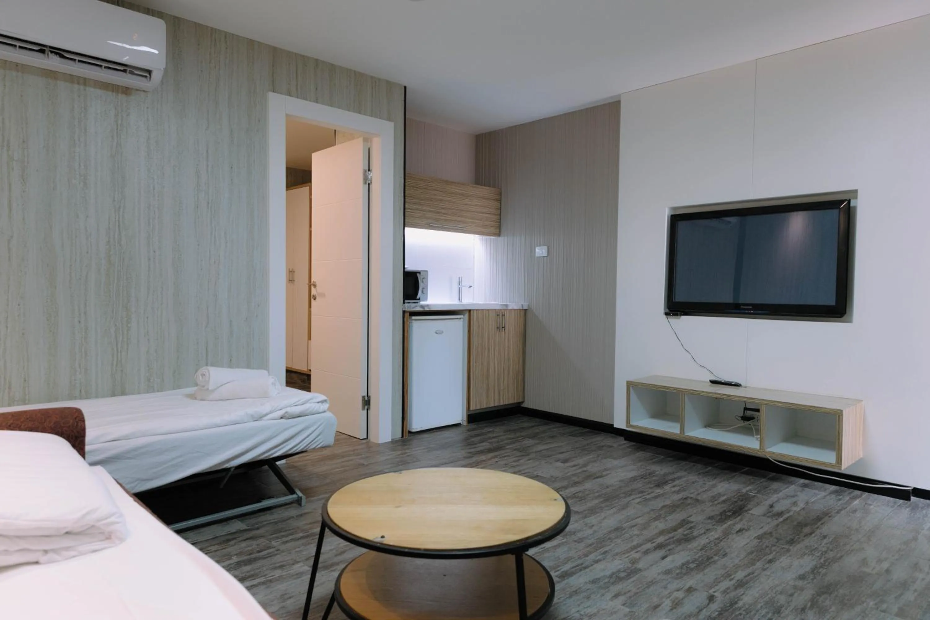 Bed in Rich apartments renovated & with modern design