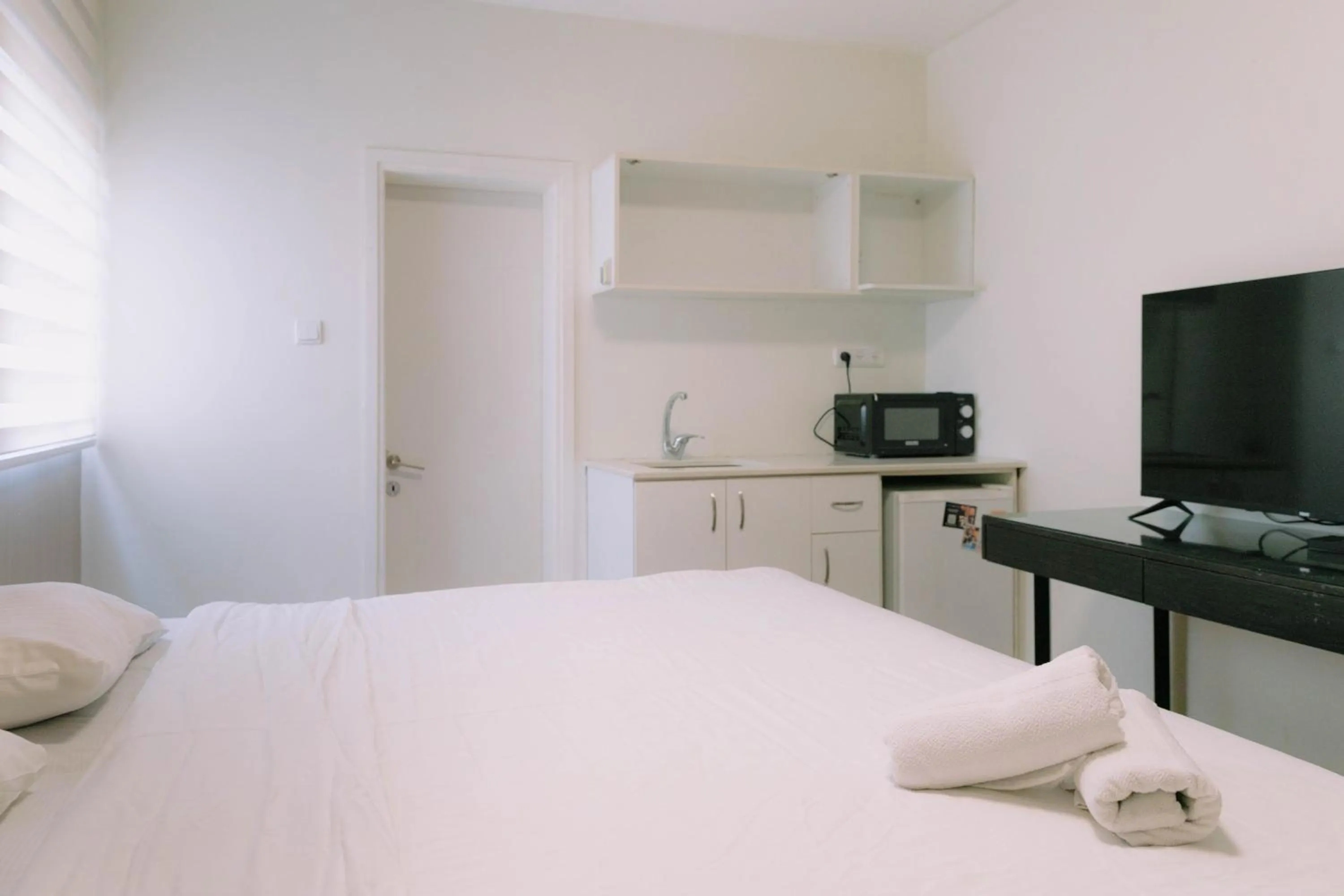 Bed in Rich apartments renovated & with modern design