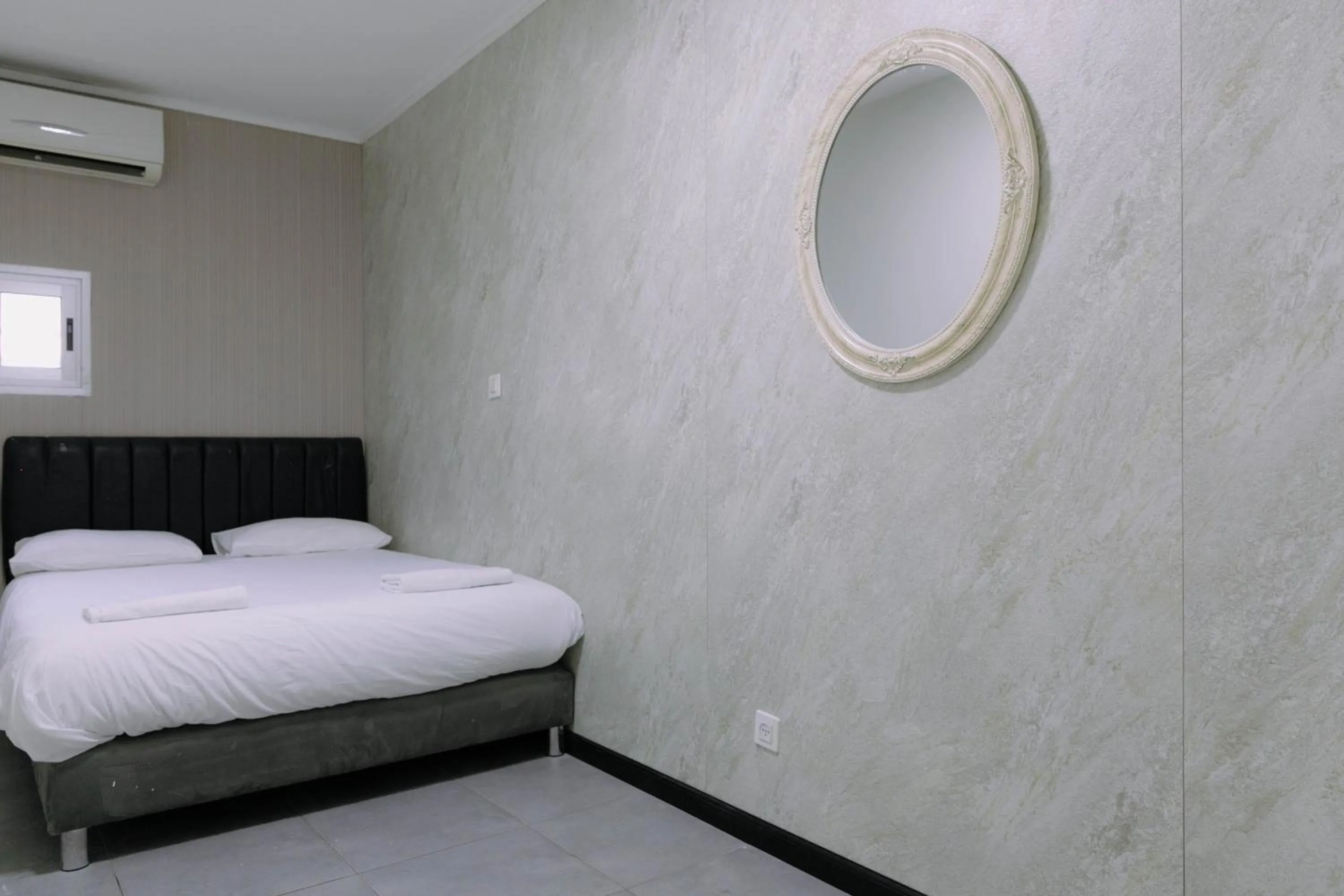 Bed in Rich apartments renovated & with modern design