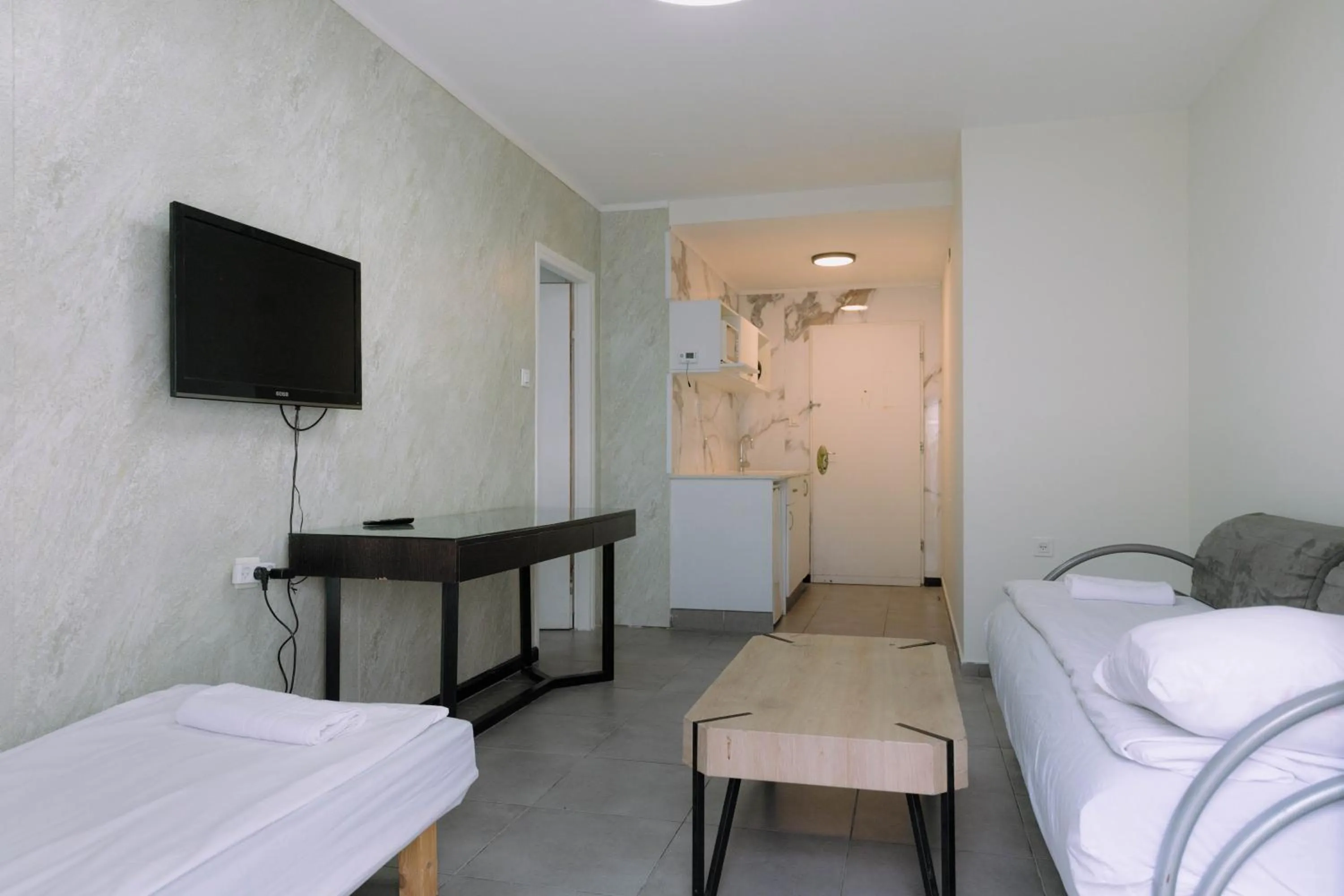 Bed in Rich apartments renovated & with modern design