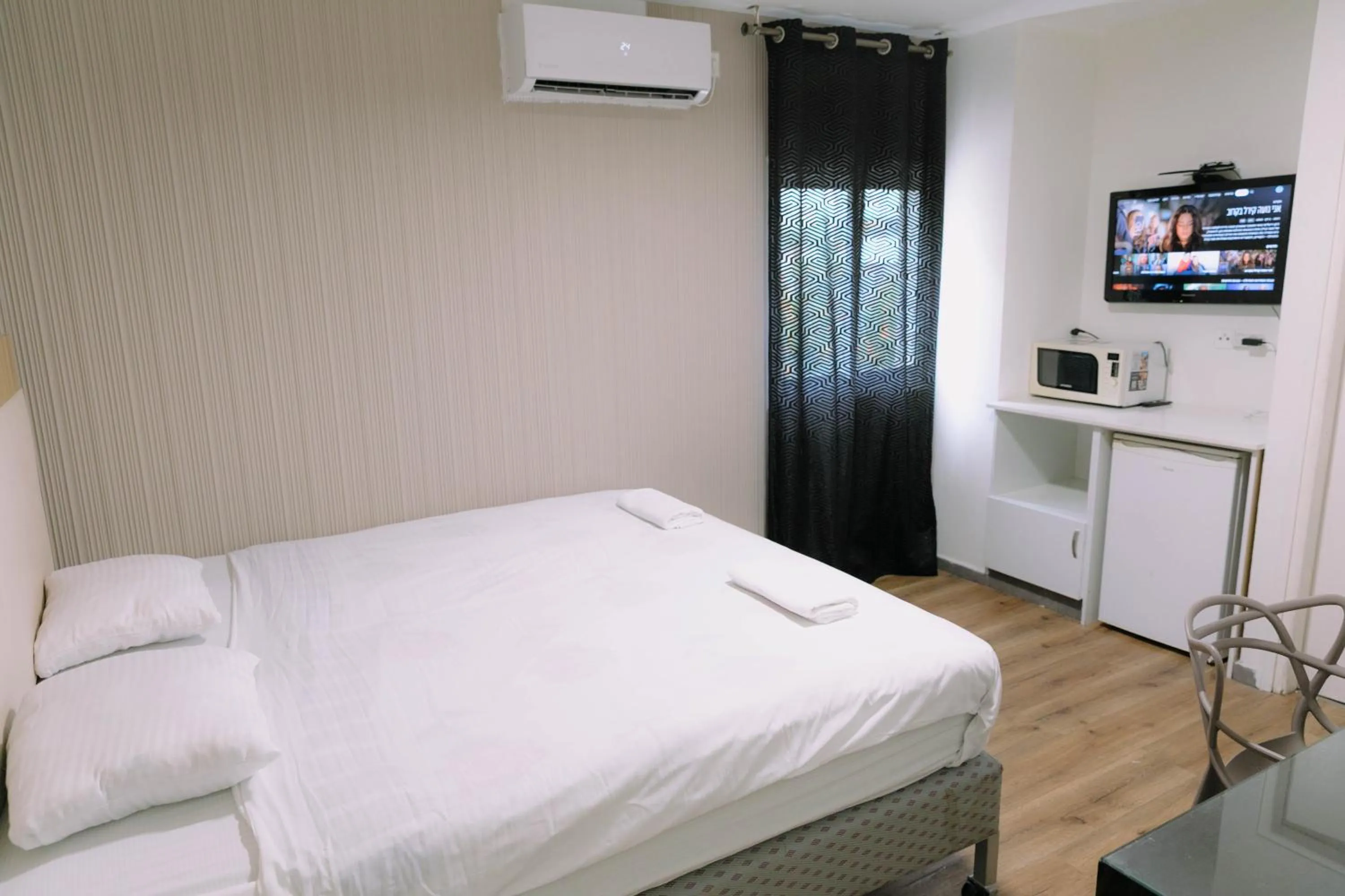 Bed in Rich apartments renovated & with modern design