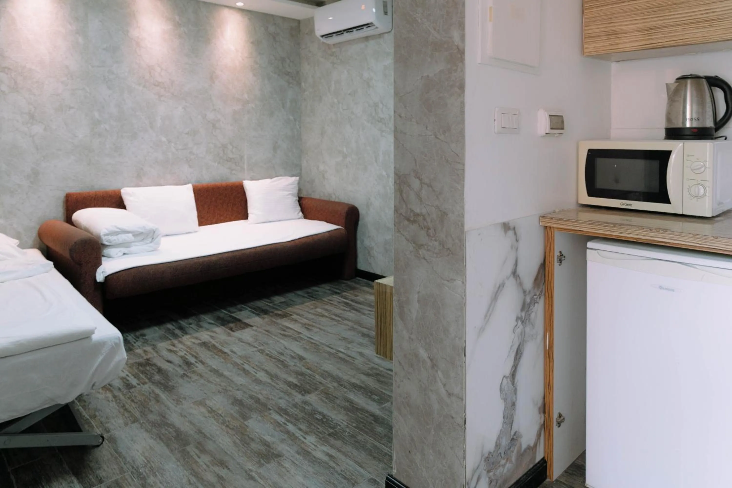 Bed in Rich apartments renovated & with modern design