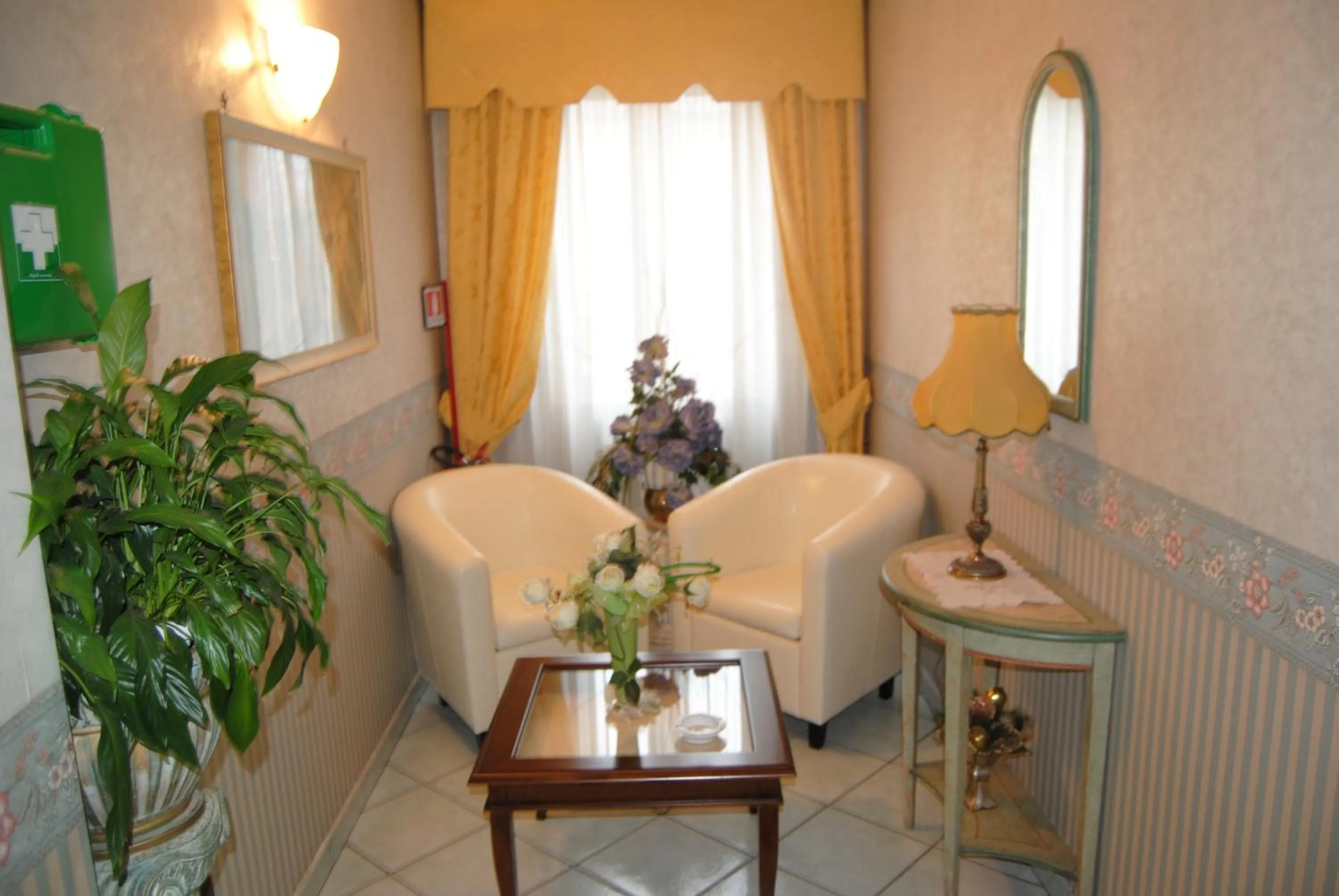 Communal lounge/ TV room in Hotel Nespolo D'Oro