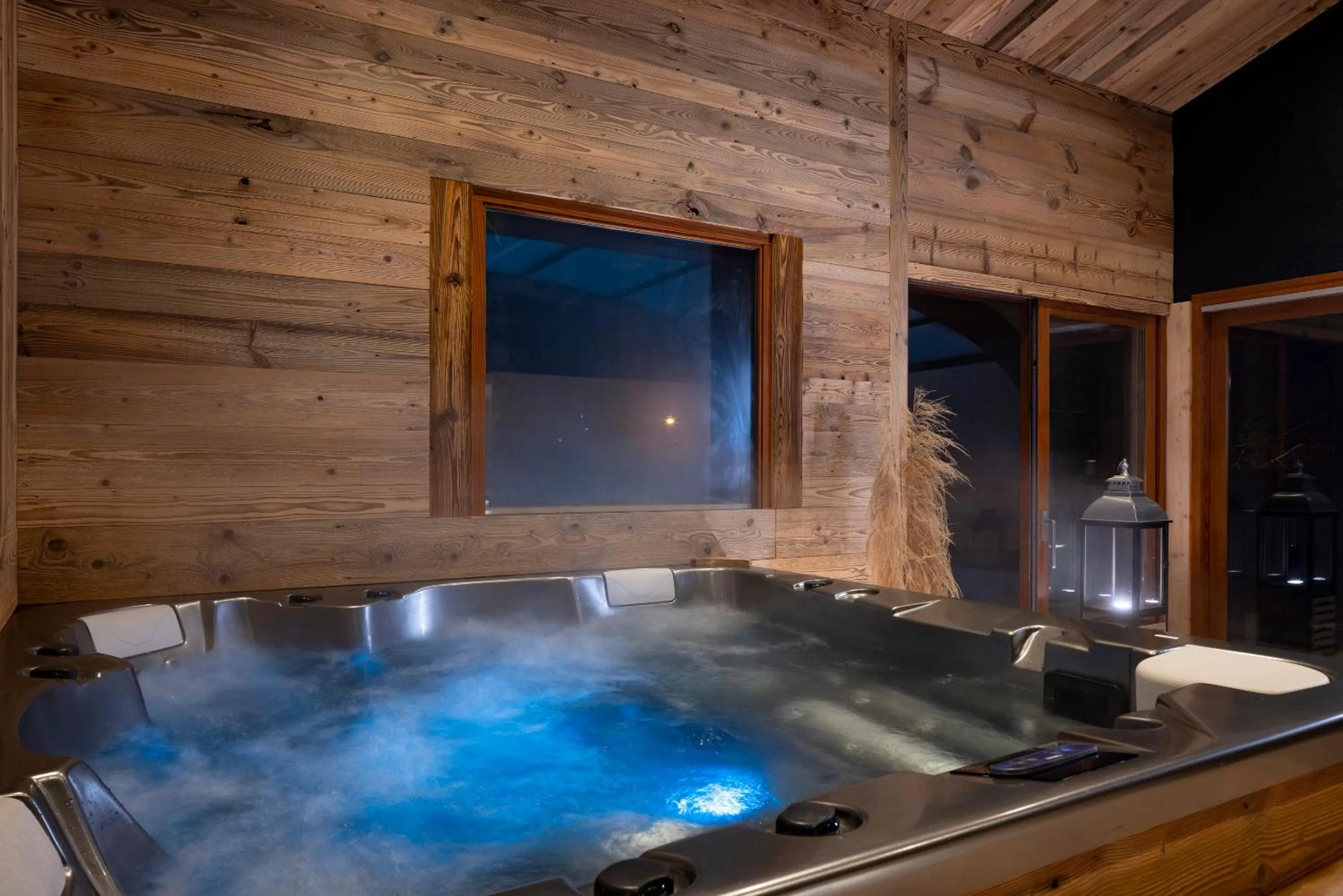 Hot Tub in Hôtel et Spa Le Vermont