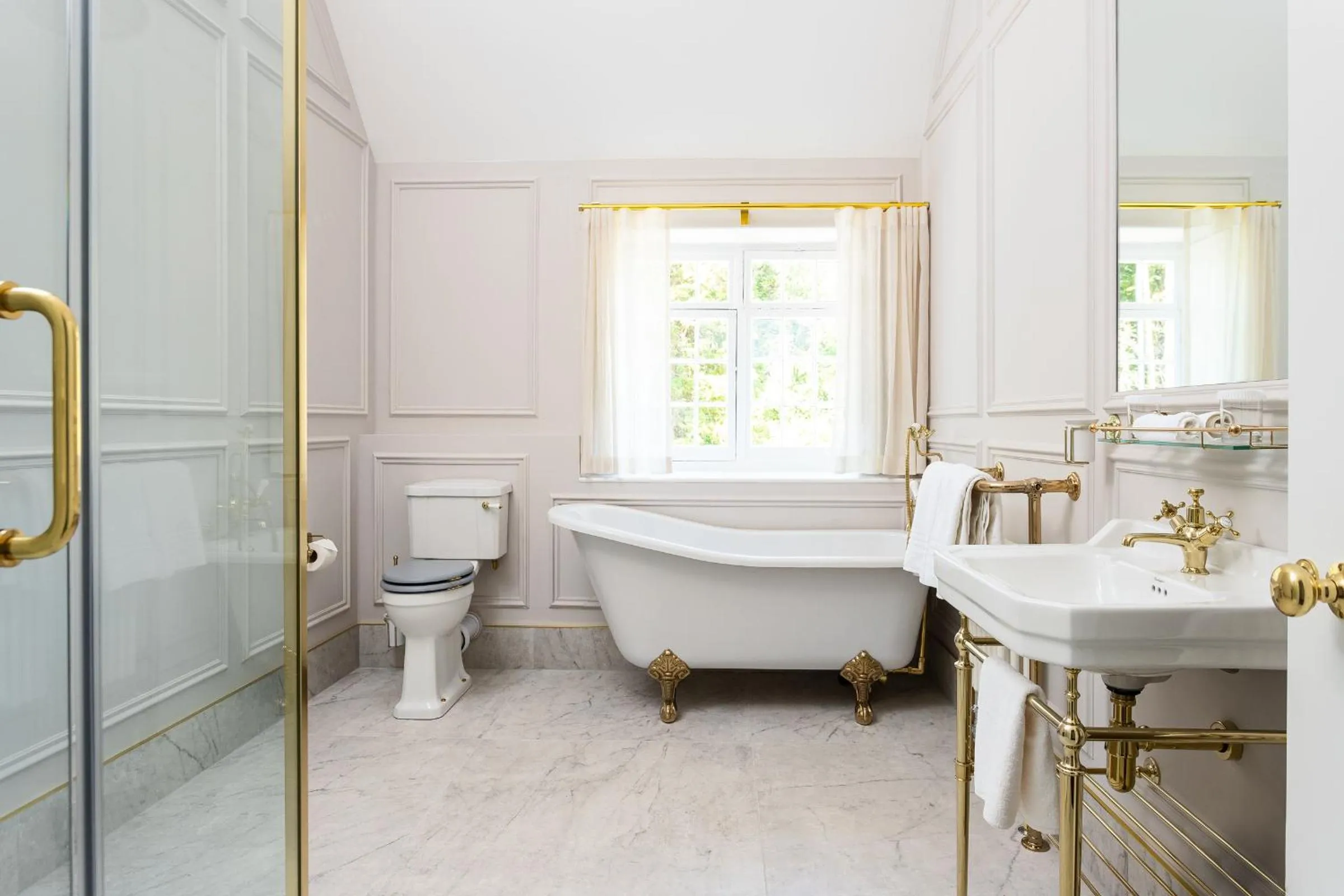 Toilet in Liss Ard Estate