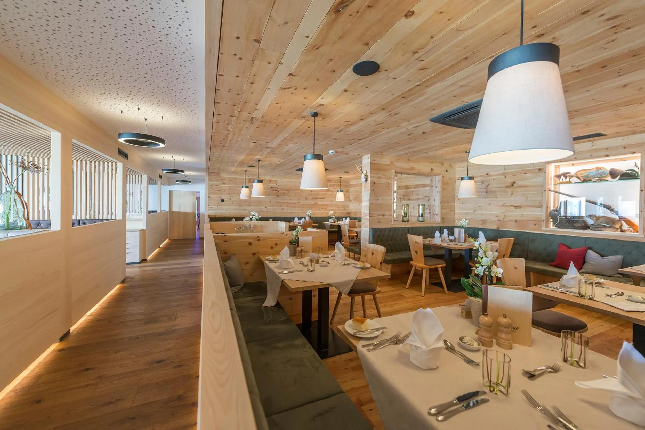 Restaurant/places to eat in Tratterhof Mountain Sky Hotel