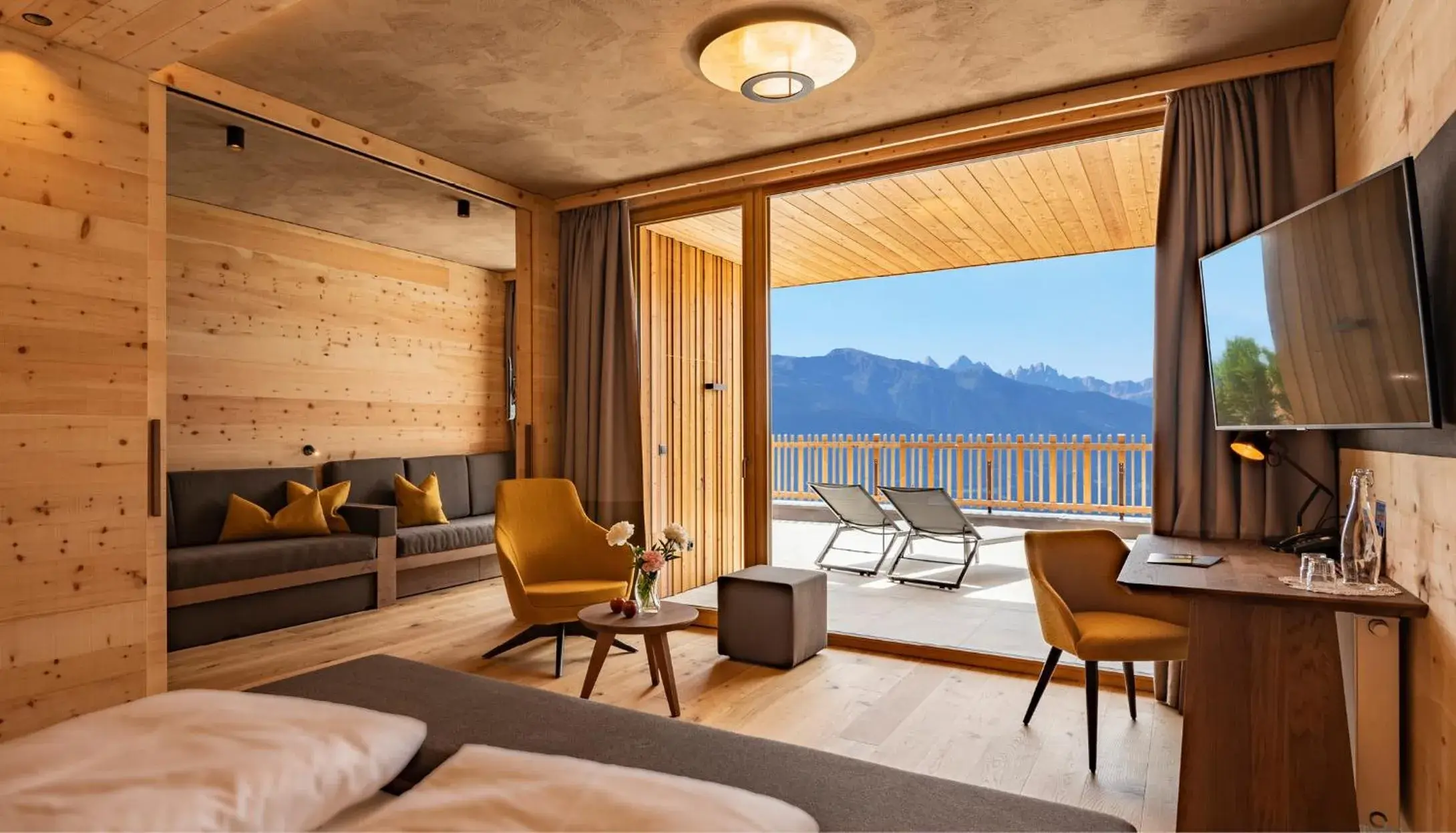 Deluxe Suite in Tratterhof Mountain Sky Hotel Deluxe Suite in Tratterhof Mountain Sky Hotel