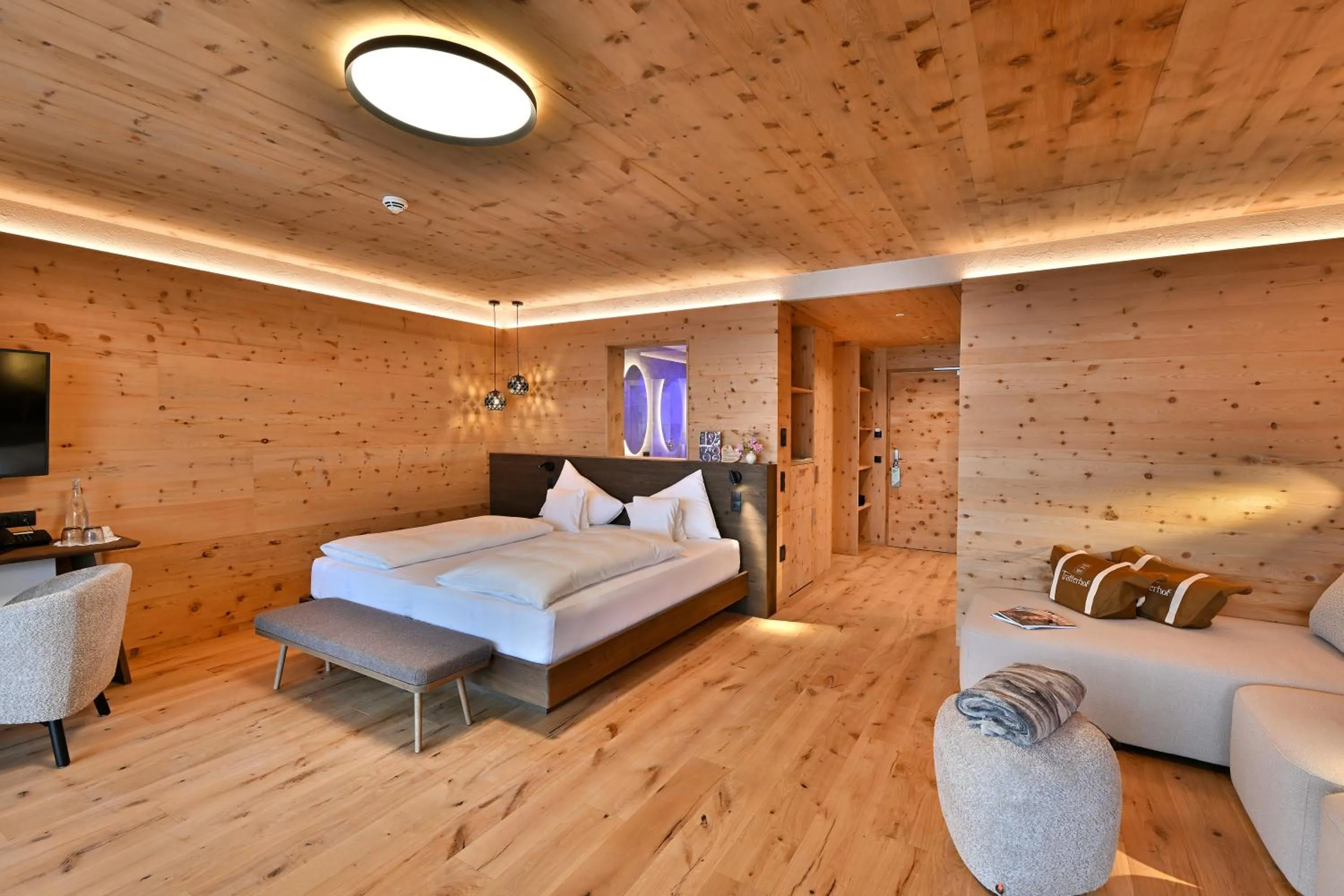 Bedroom, Bed in Tratterhof Mountain Sky Hotel