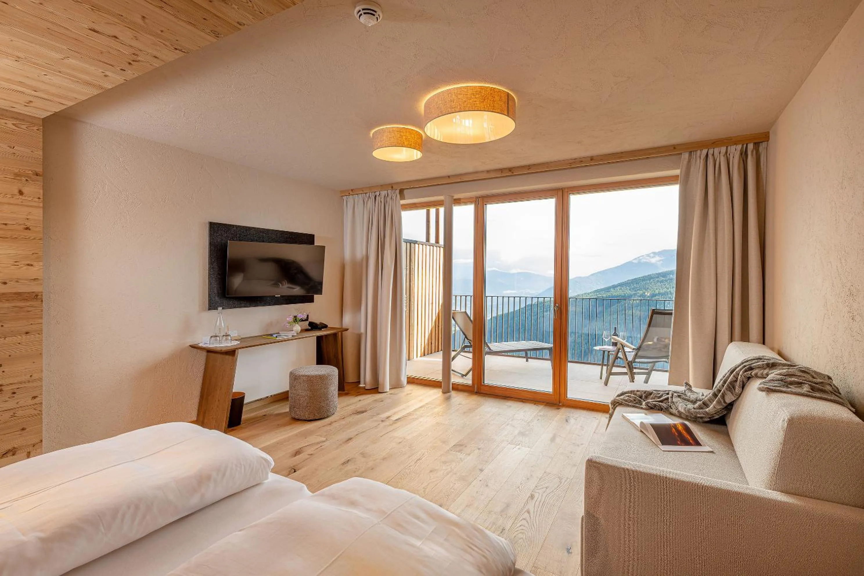 Bedroom, Bed in Tratterhof Mountain Sky Hotel