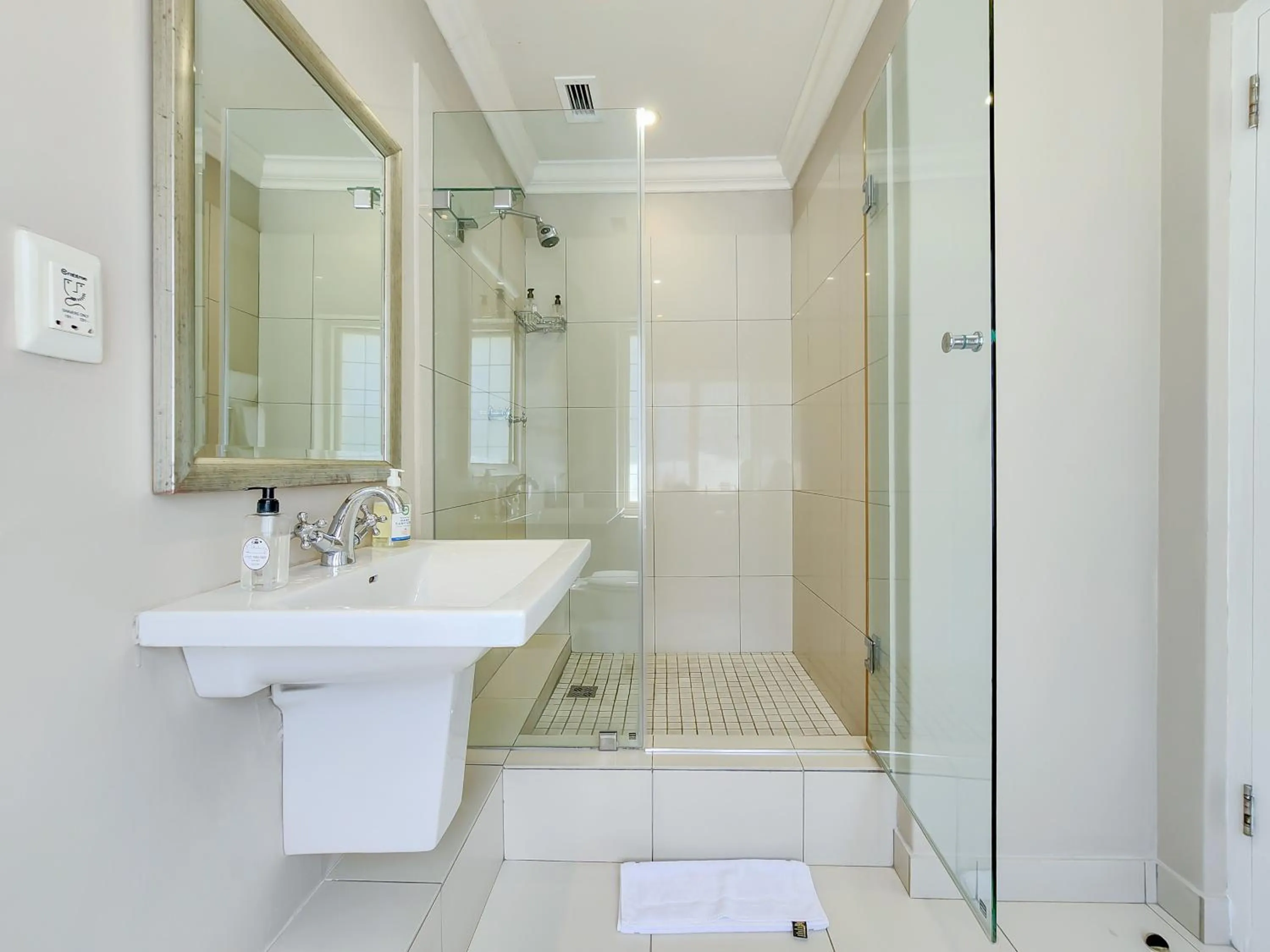 Bathroom in Roodenburg House