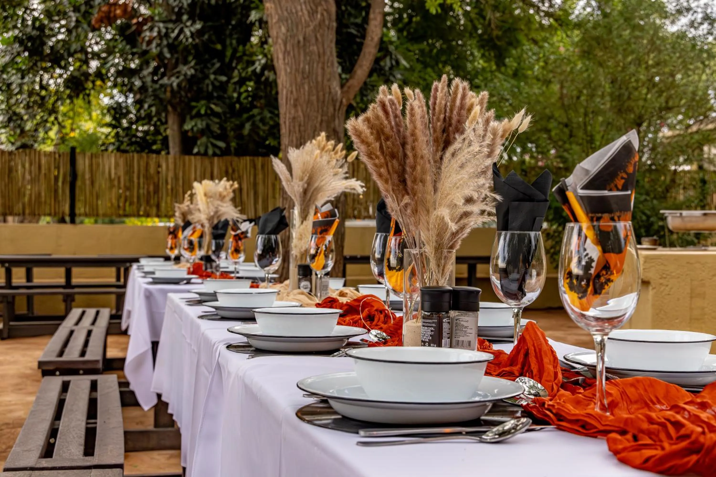 Restaurant/places to eat in Hotel Numbi & Garden Suites