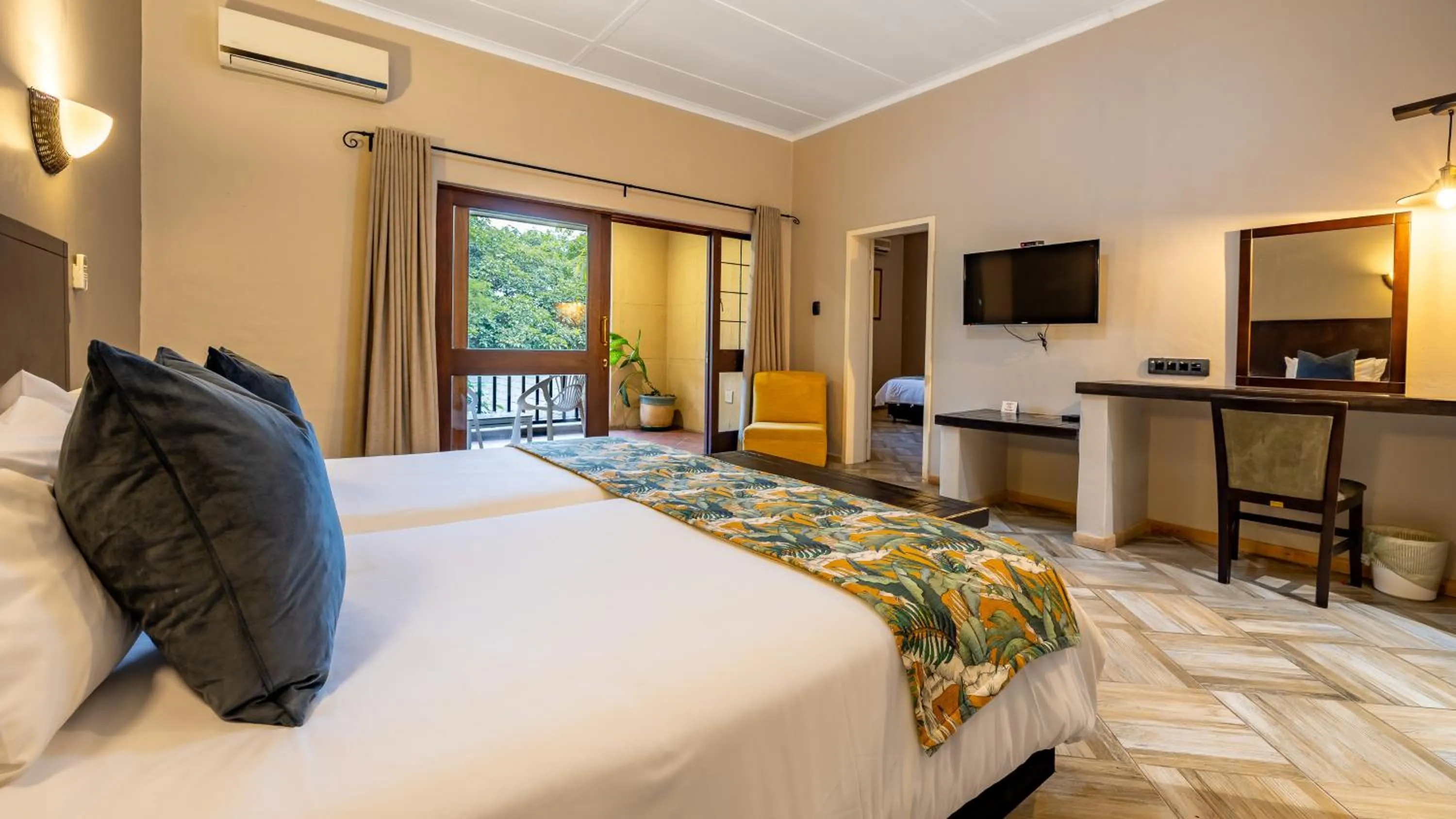 Bed in Hotel Numbi & Garden Suites