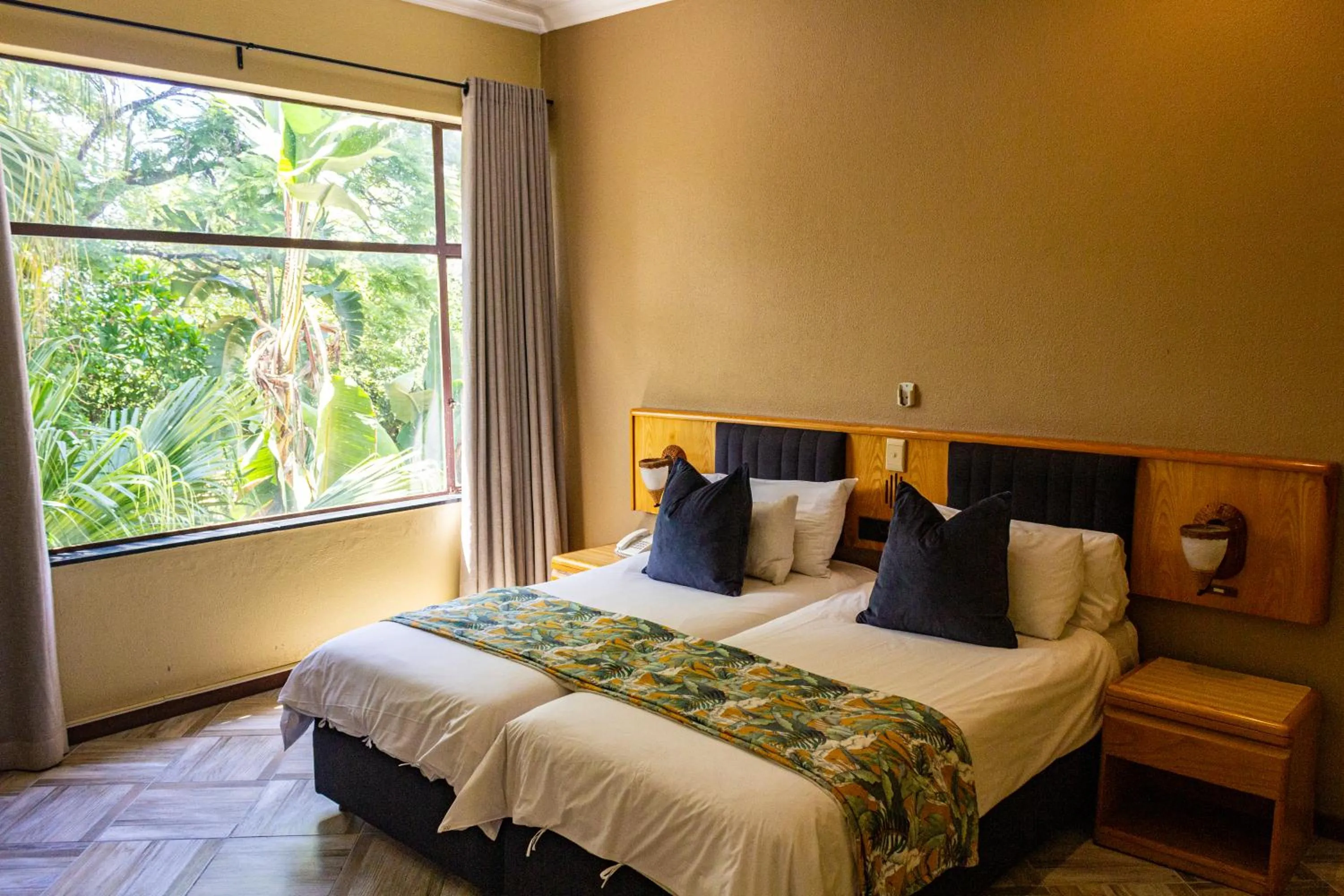 Bedroom, Bed in Hotel Numbi & Garden Suites