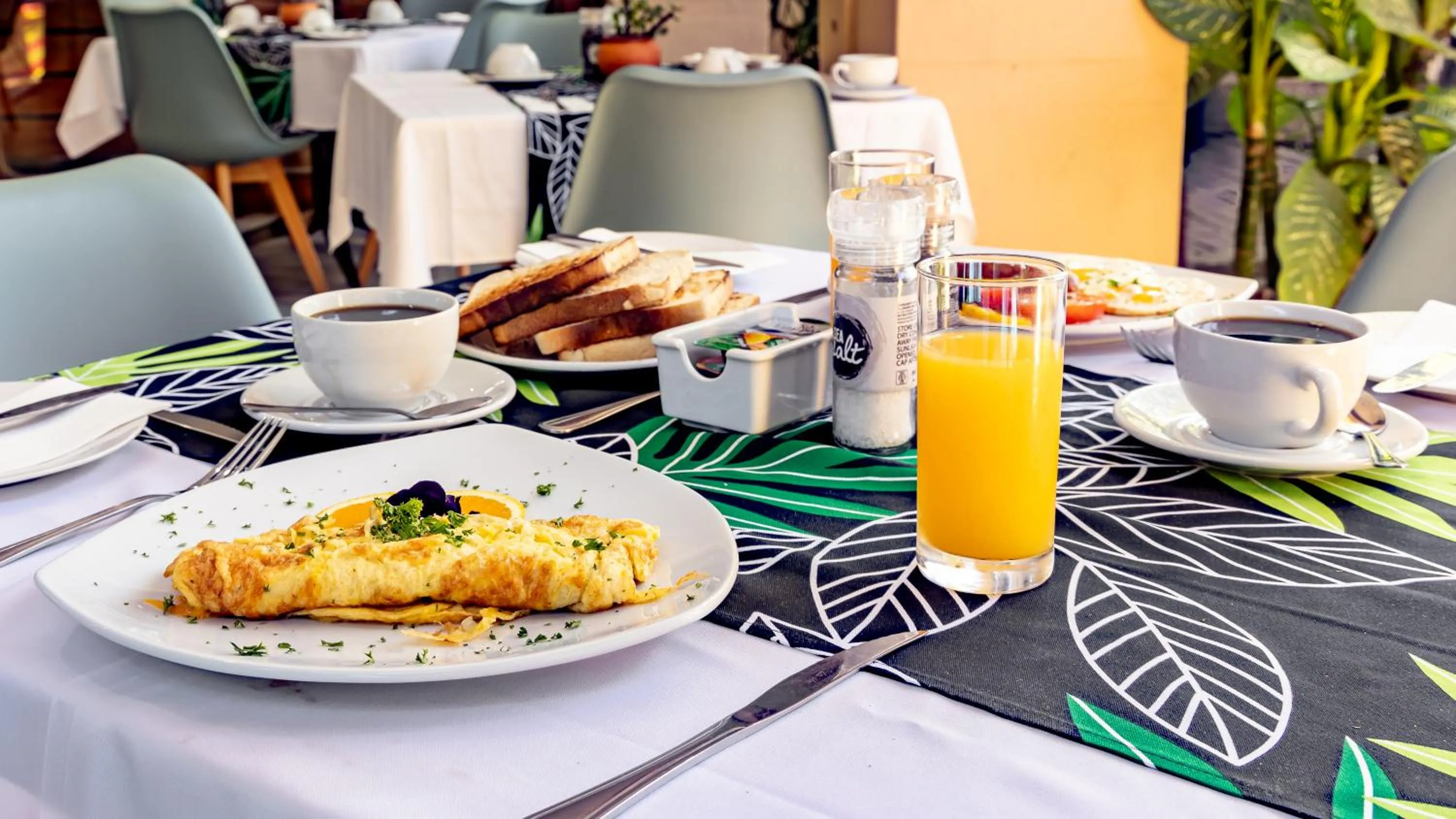 Breakfast in Hotel Numbi & Garden Suites