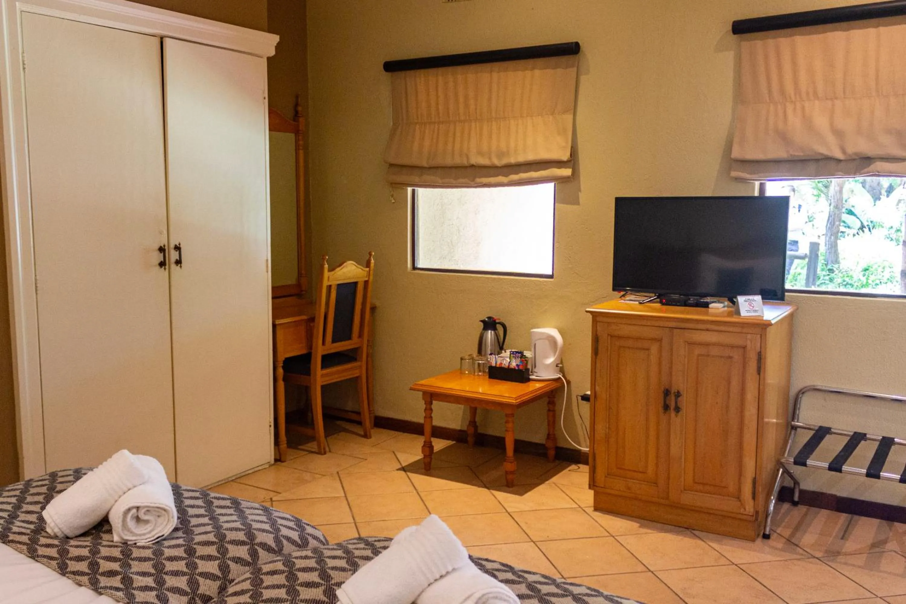 Bedroom, Bed in Hotel Numbi & Garden Suites