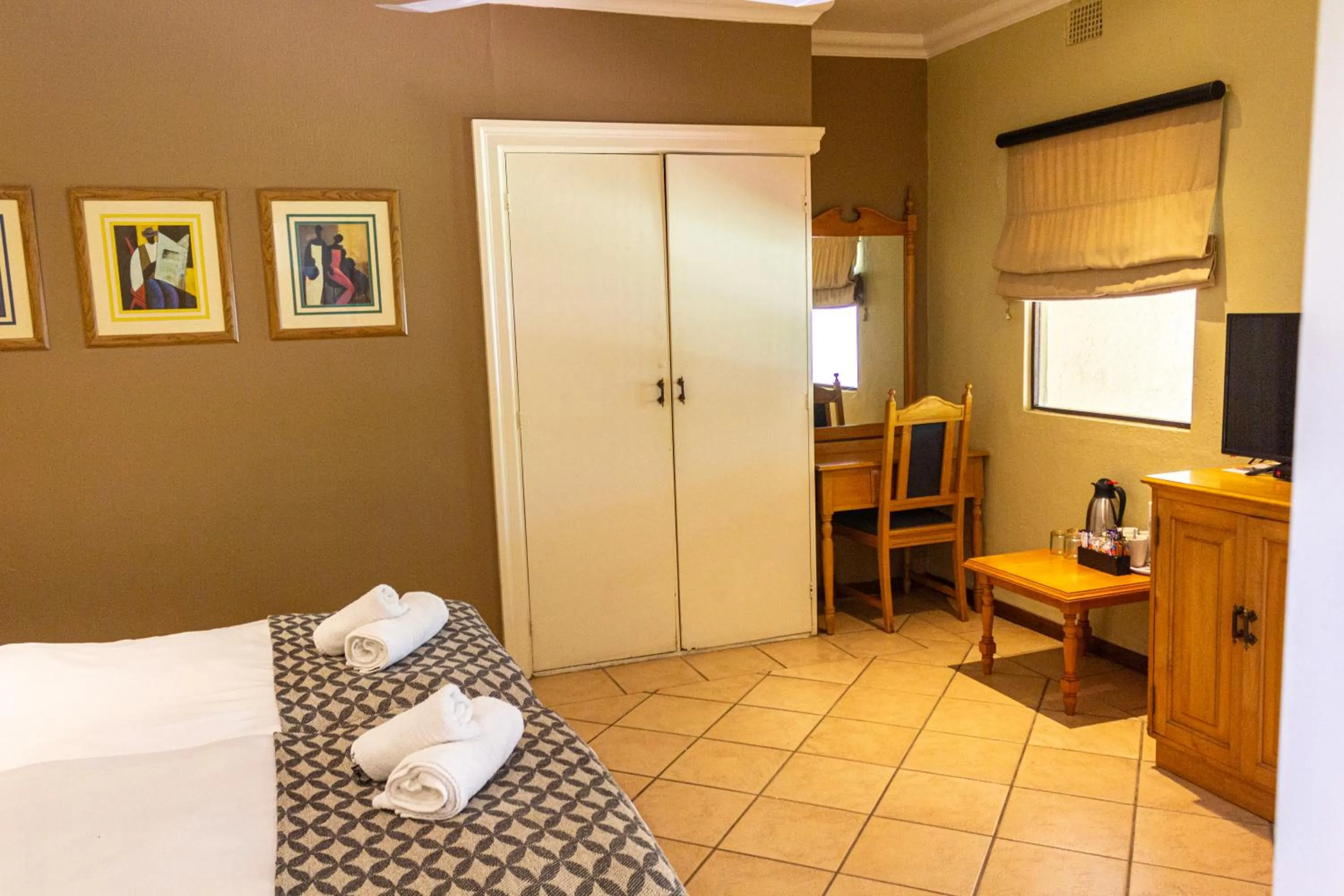 Bedroom, Bed in Hotel Numbi & Garden Suites