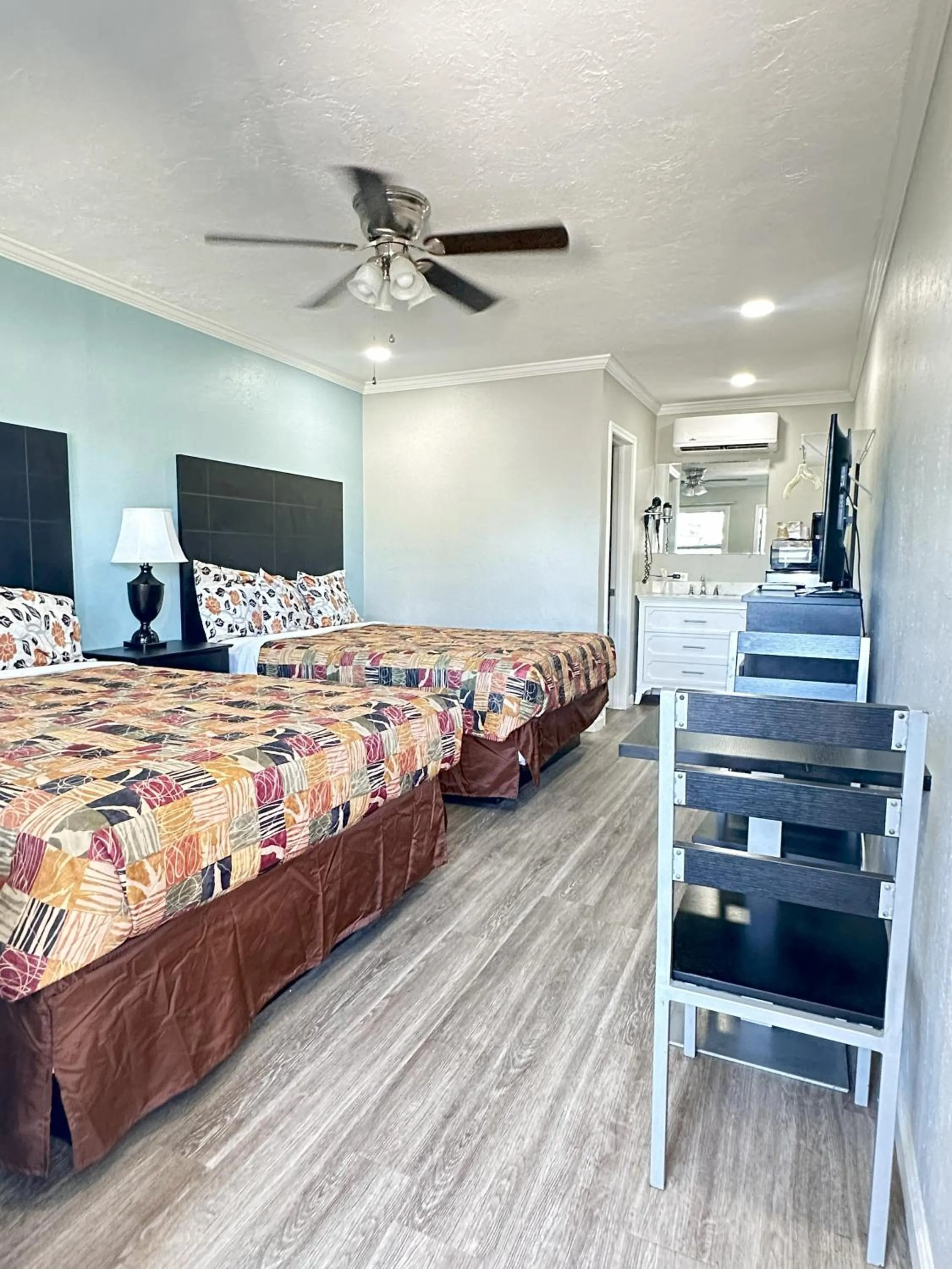 Bed in Sunshine Inn & Suites Venice, Florida