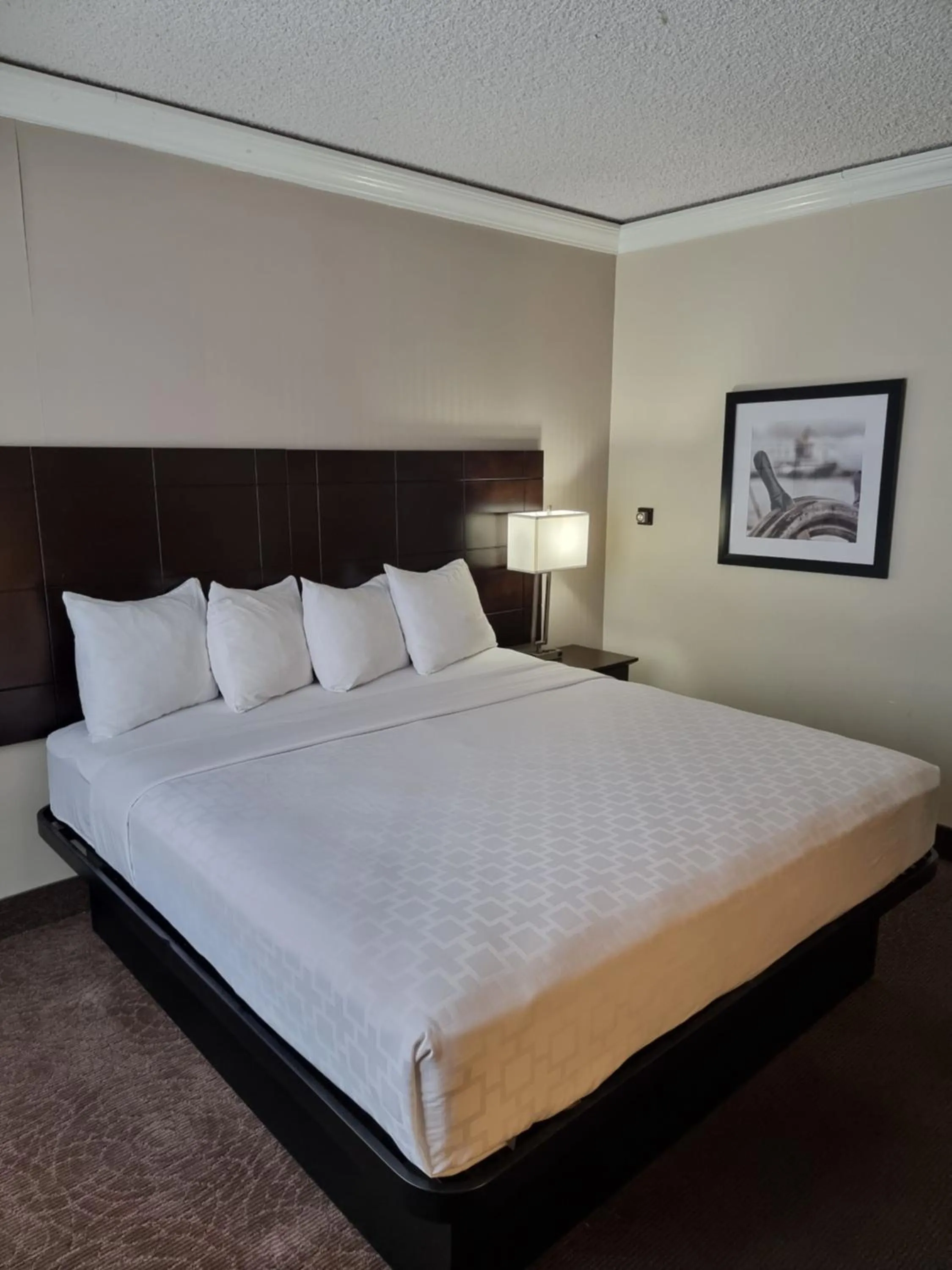 Bedroom, Bed in Travelodge by Wyndham Trois-Rivieres