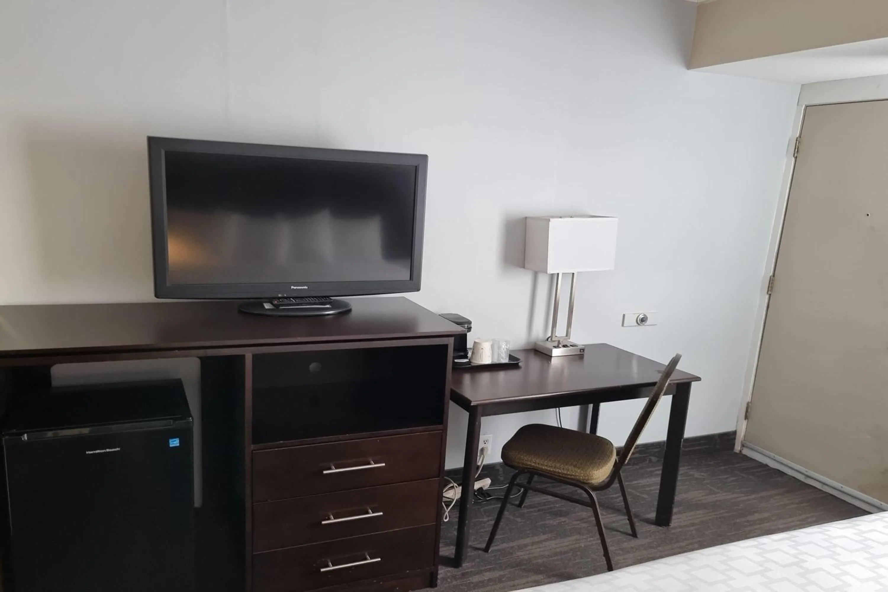 Photo of the whole room in Travelodge by Wyndham Trois-Rivieres
