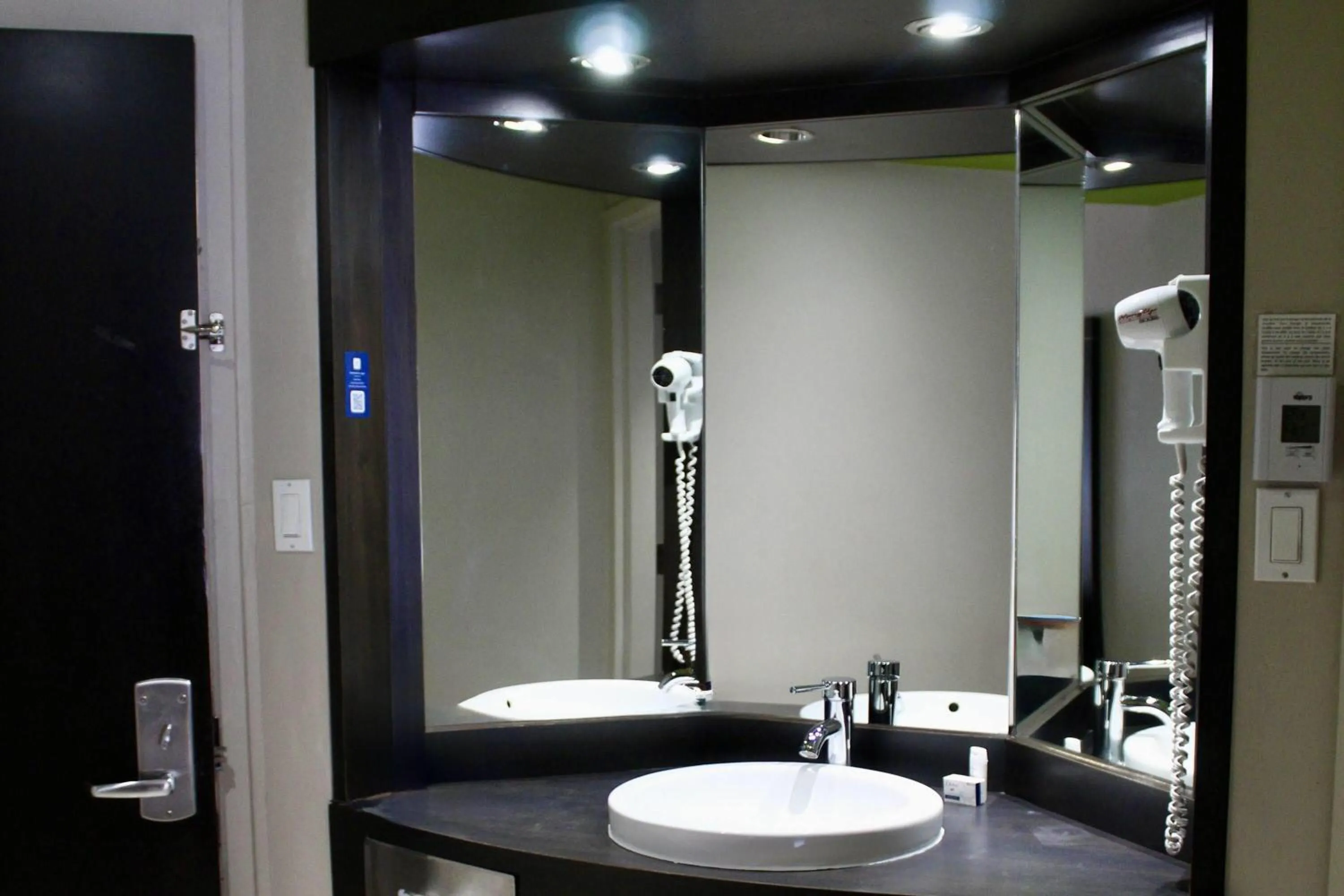 Bathroom in Travelodge by Wyndham Trois-Rivieres