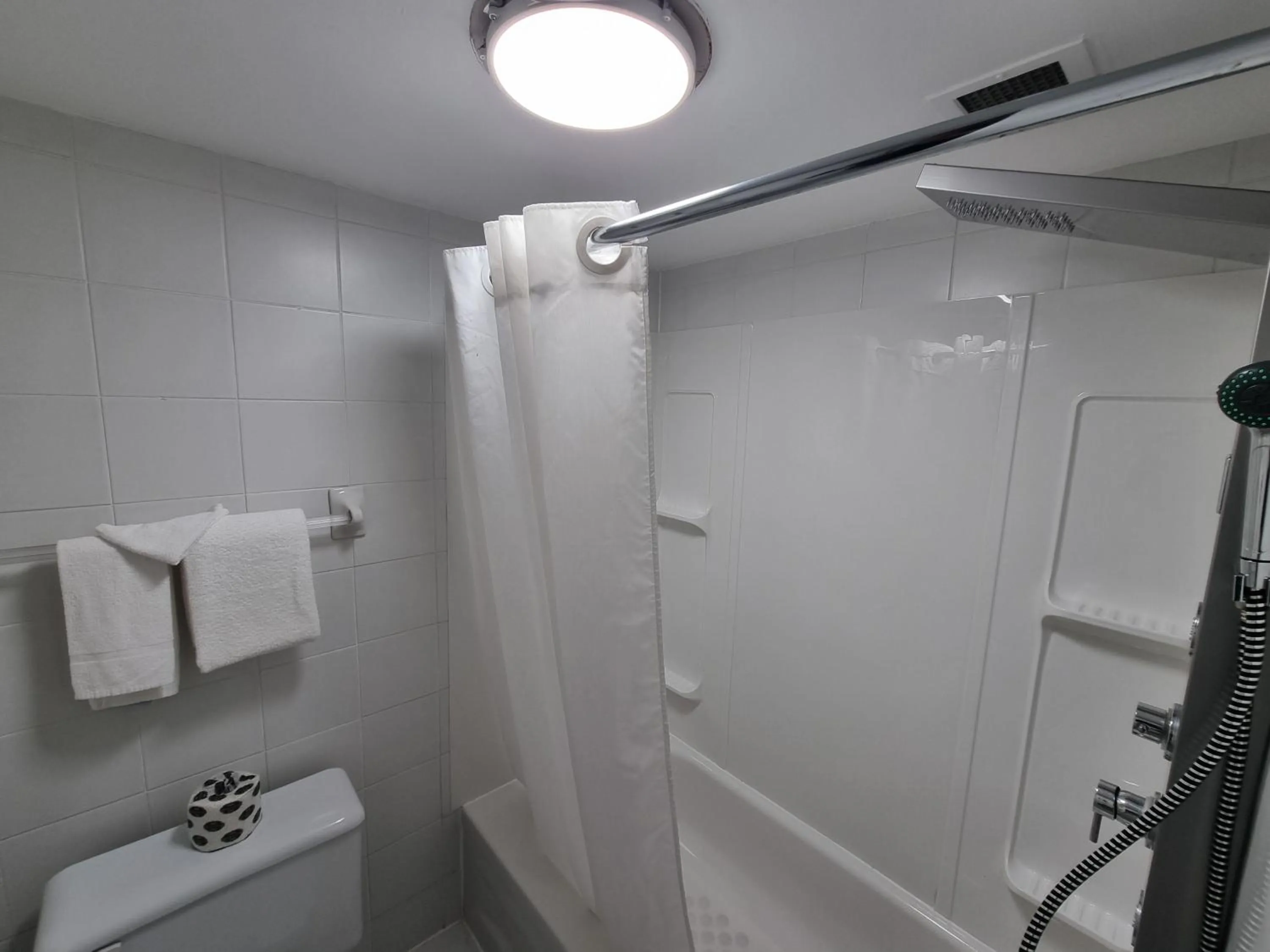 Bathroom in Travelodge by Wyndham Trois-Rivieres