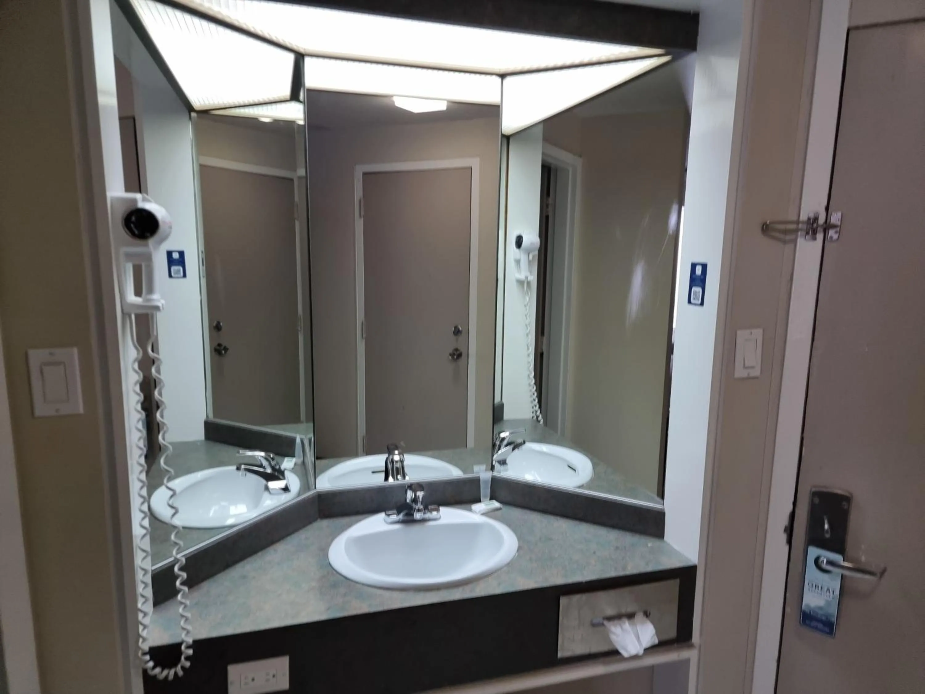 Bathroom in Travelodge by Wyndham Trois-Rivieres
