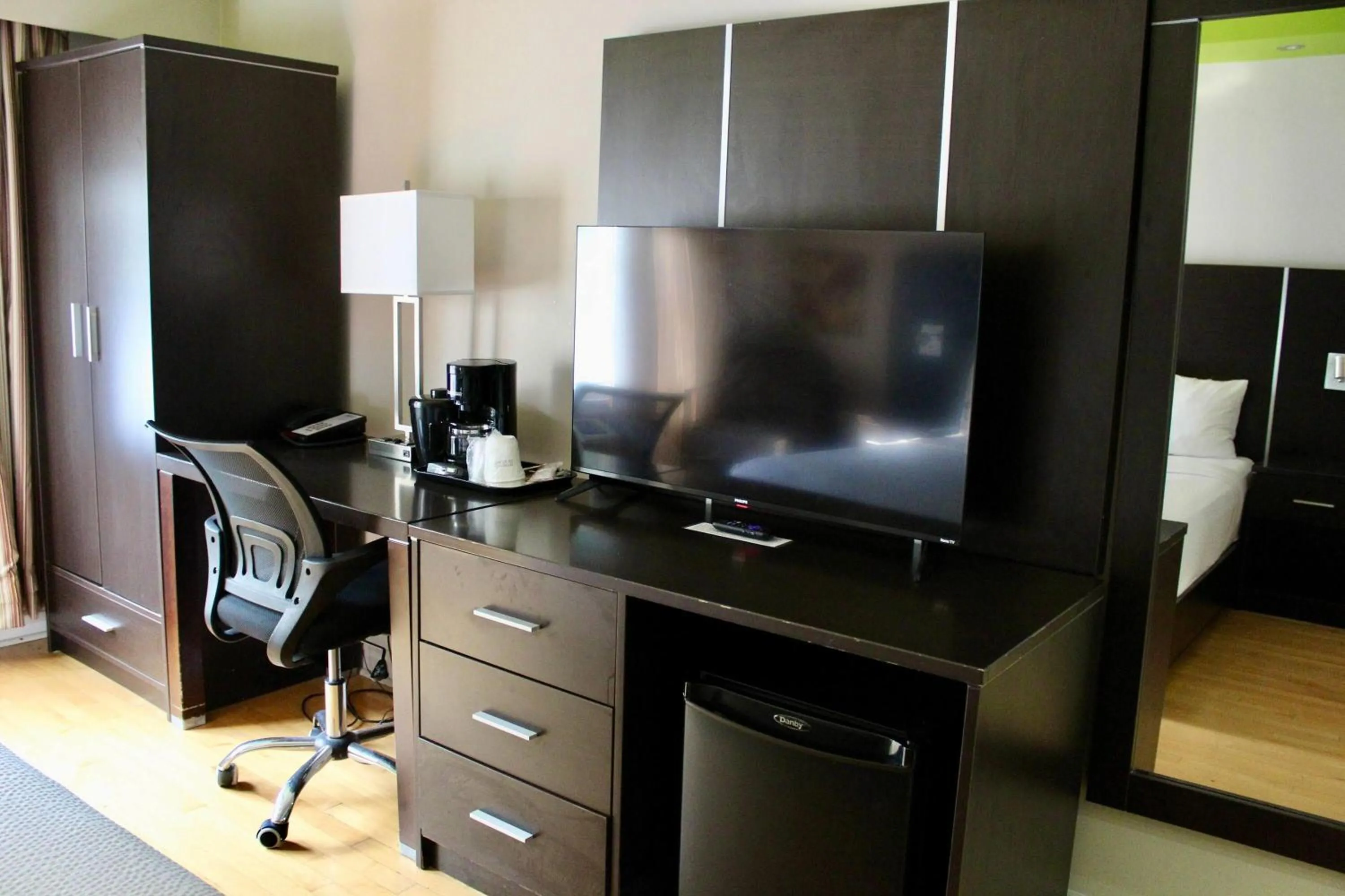 Photo of the whole room in Travelodge by Wyndham Trois-Rivieres