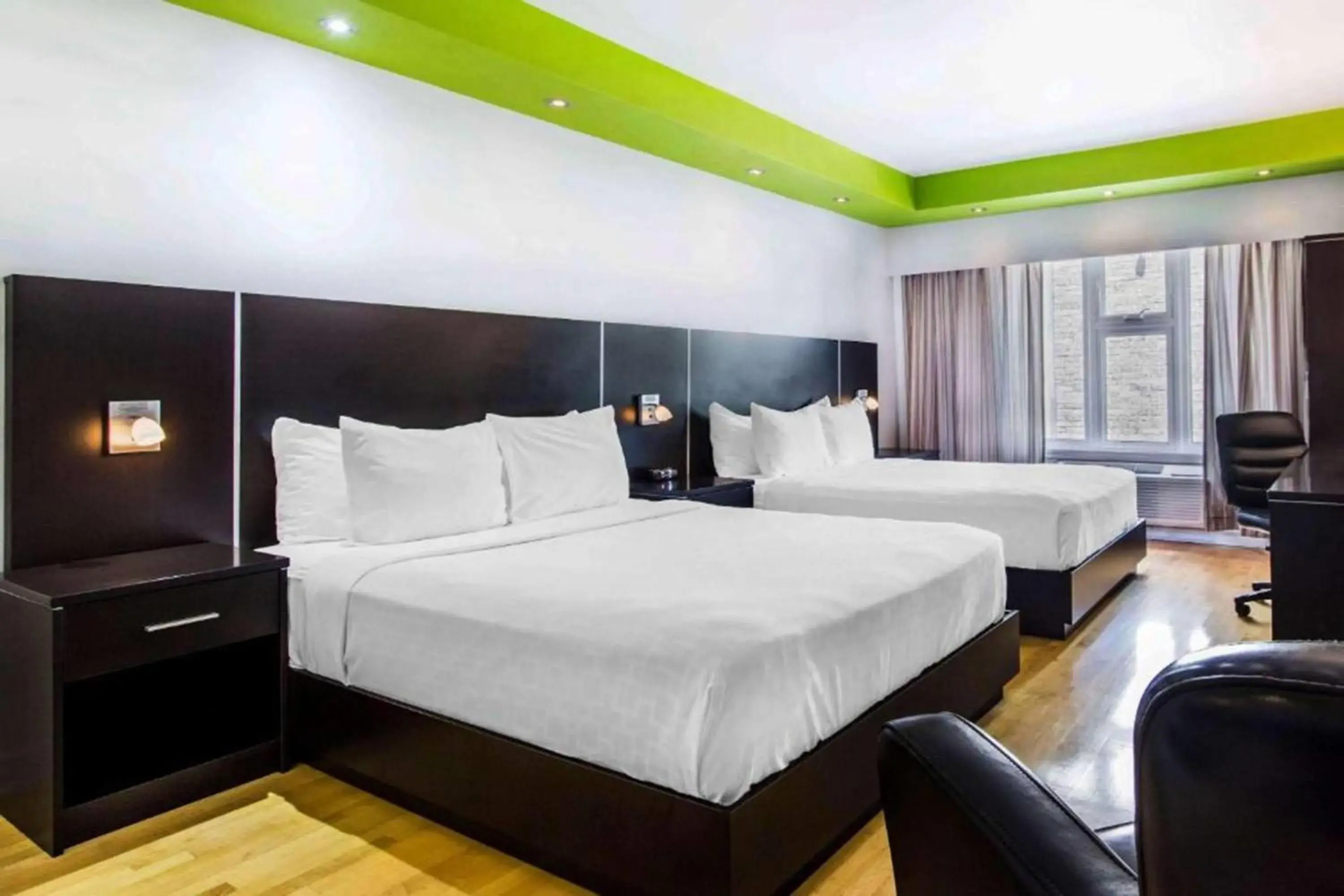 Photo of the whole room, Bed in Travelodge by Wyndham Trois-Rivieres Photo of the whole room, Bed in Travelodge by Wyndham Trois-Rivieres